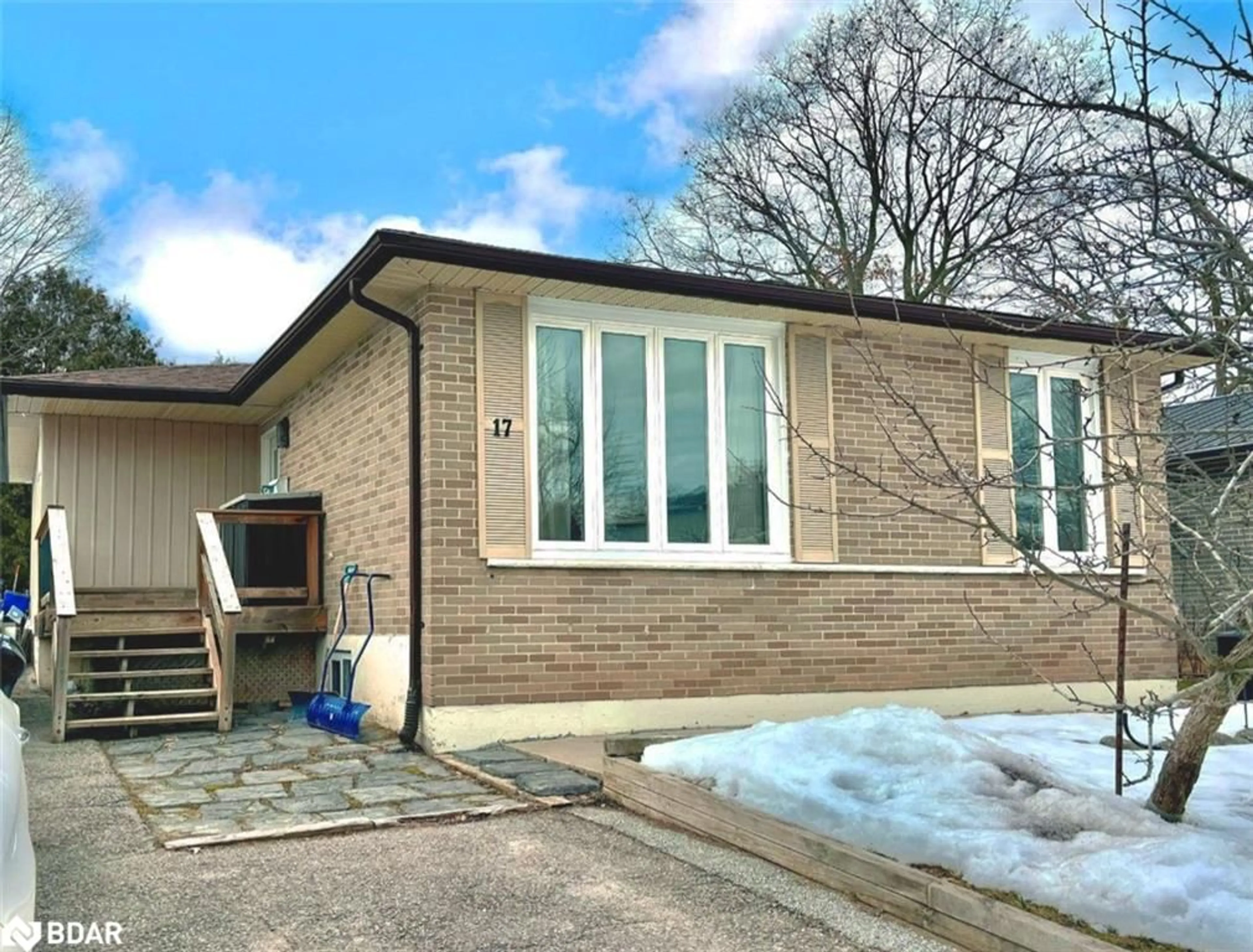 Home with brick exterior material, building for 17 Daphne Cres, Barrie Ontario L4M 2Y7