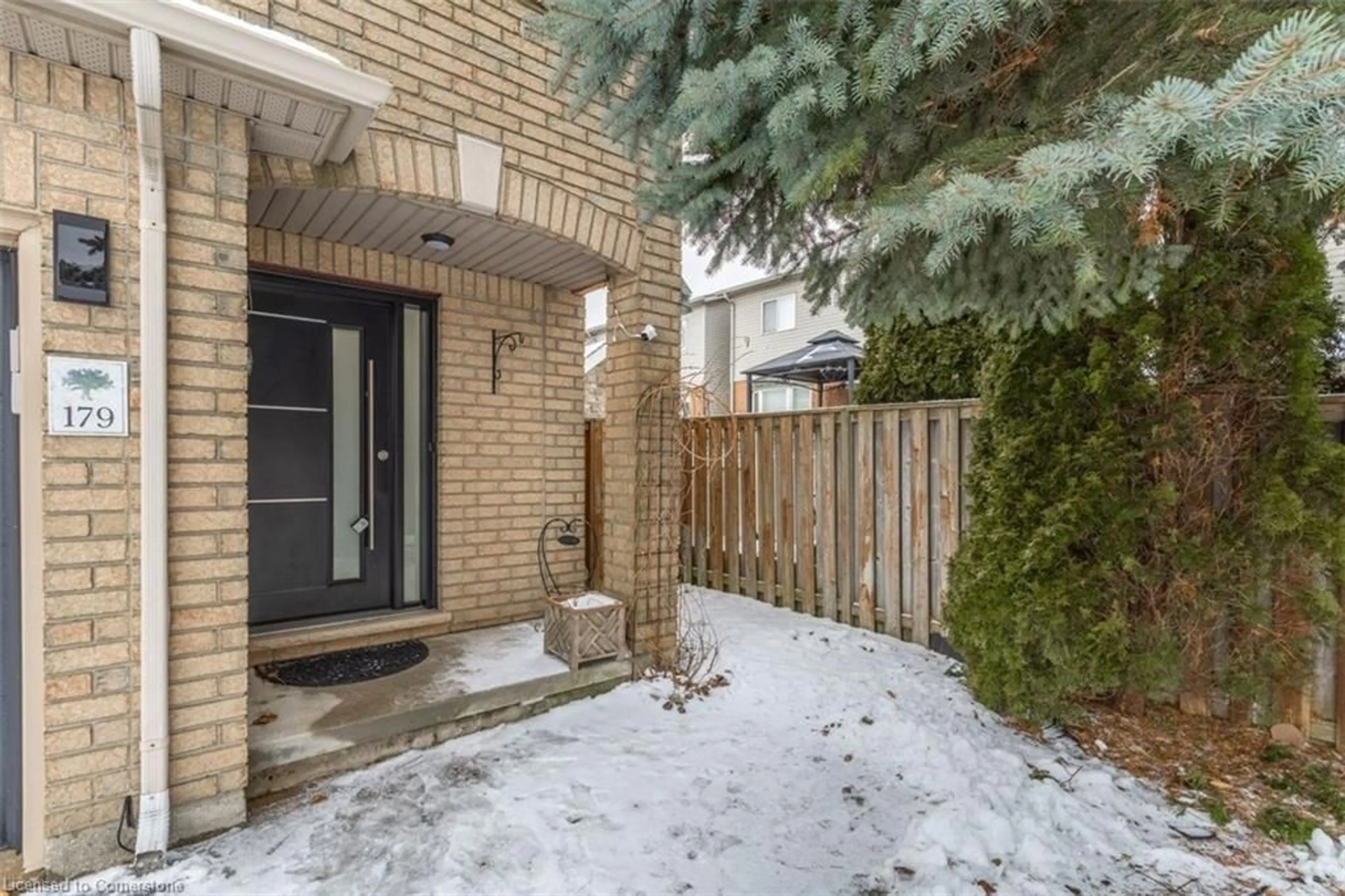 Patio, street for 179 Highbury Dr, Hamilton Ontario L8J 3T6