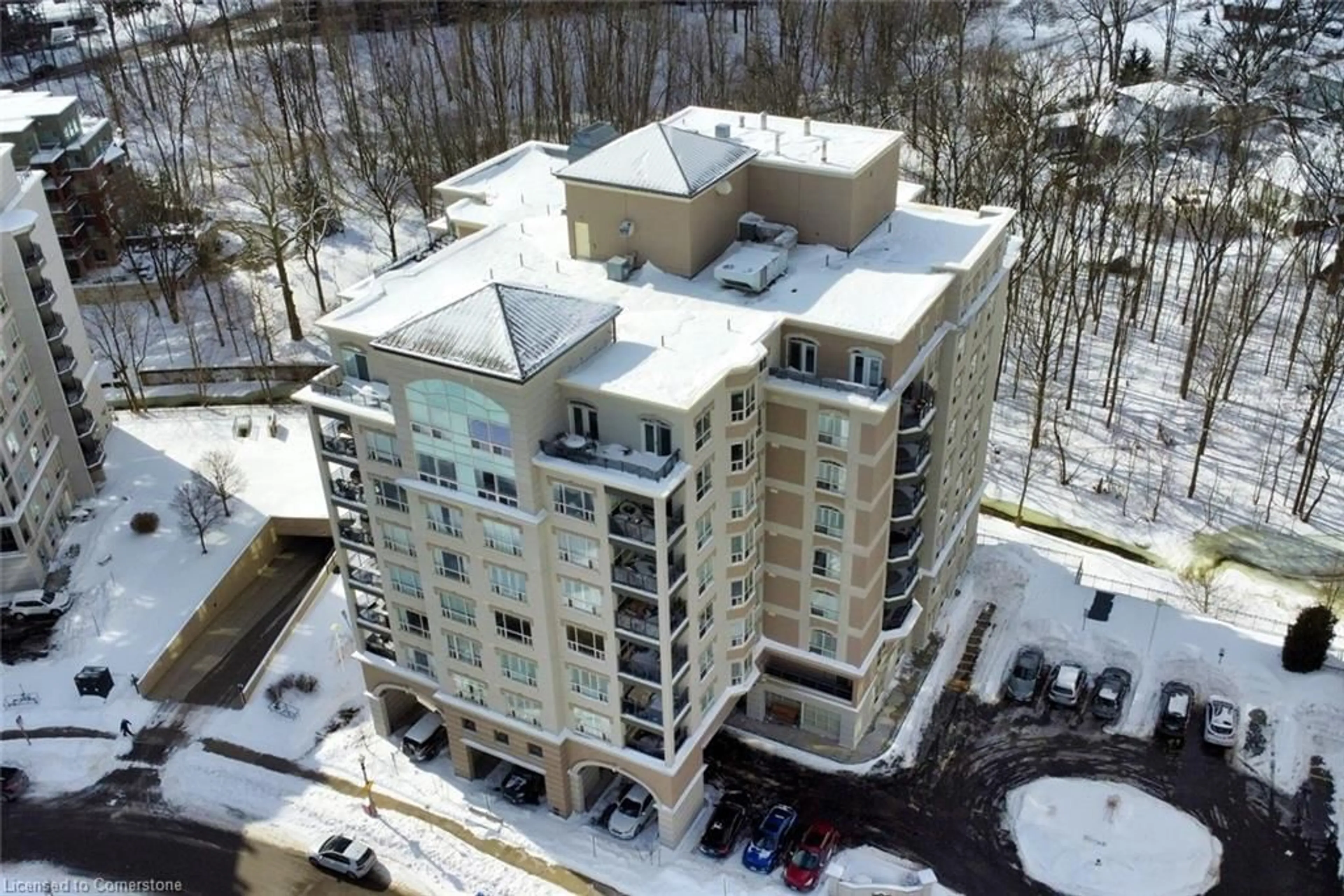 A pic from outside/outdoor area/front of a property/back of a property/a pic from drone, building for 3000 Creekside Dr #304, Dundas Ontario L9H 7S8