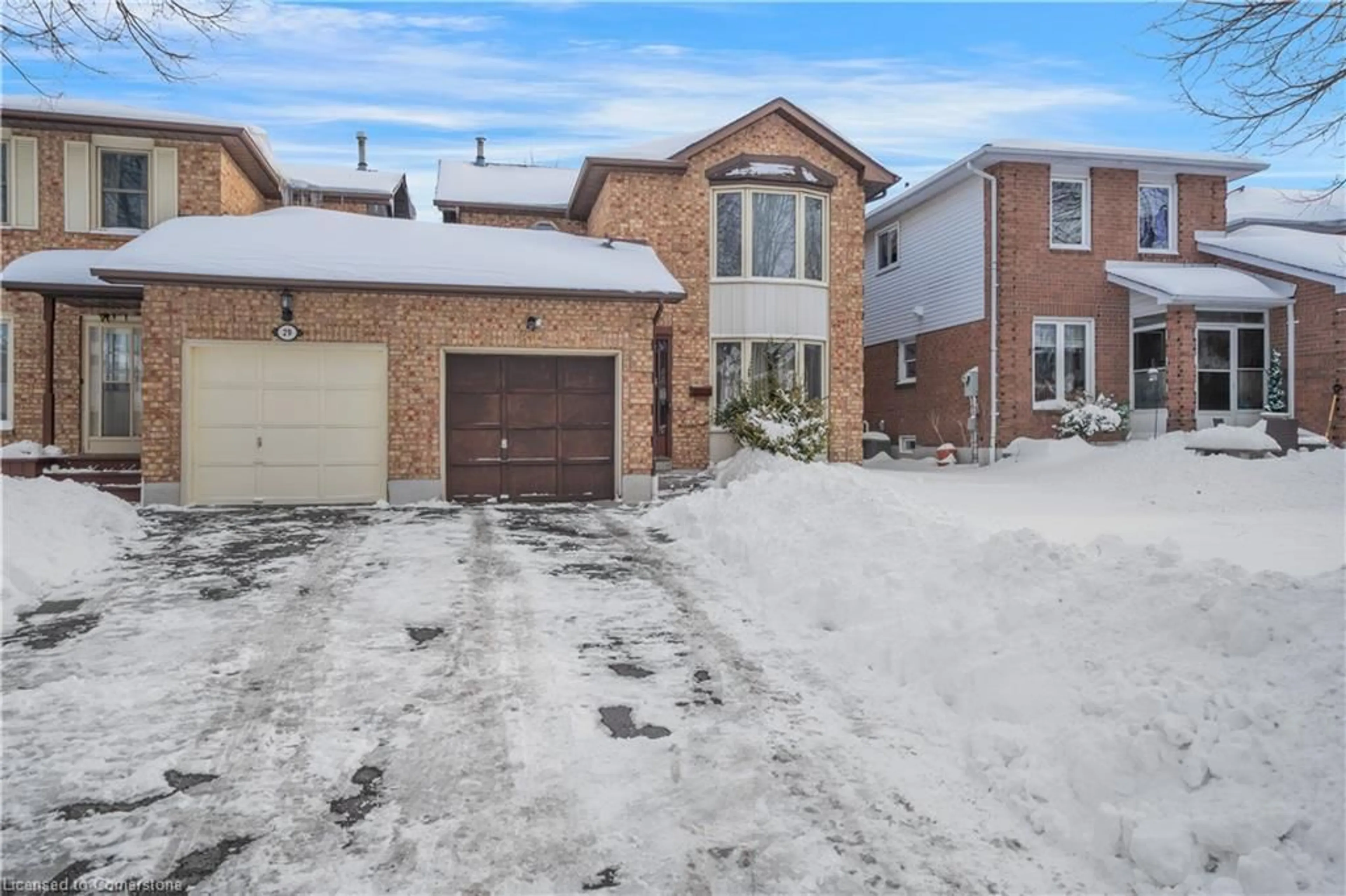 A pic from outside/outdoor area/front of a property/back of a property/a pic from drone, street for 31 Hewitt Cres, Ajax Ontario L1S 7A5