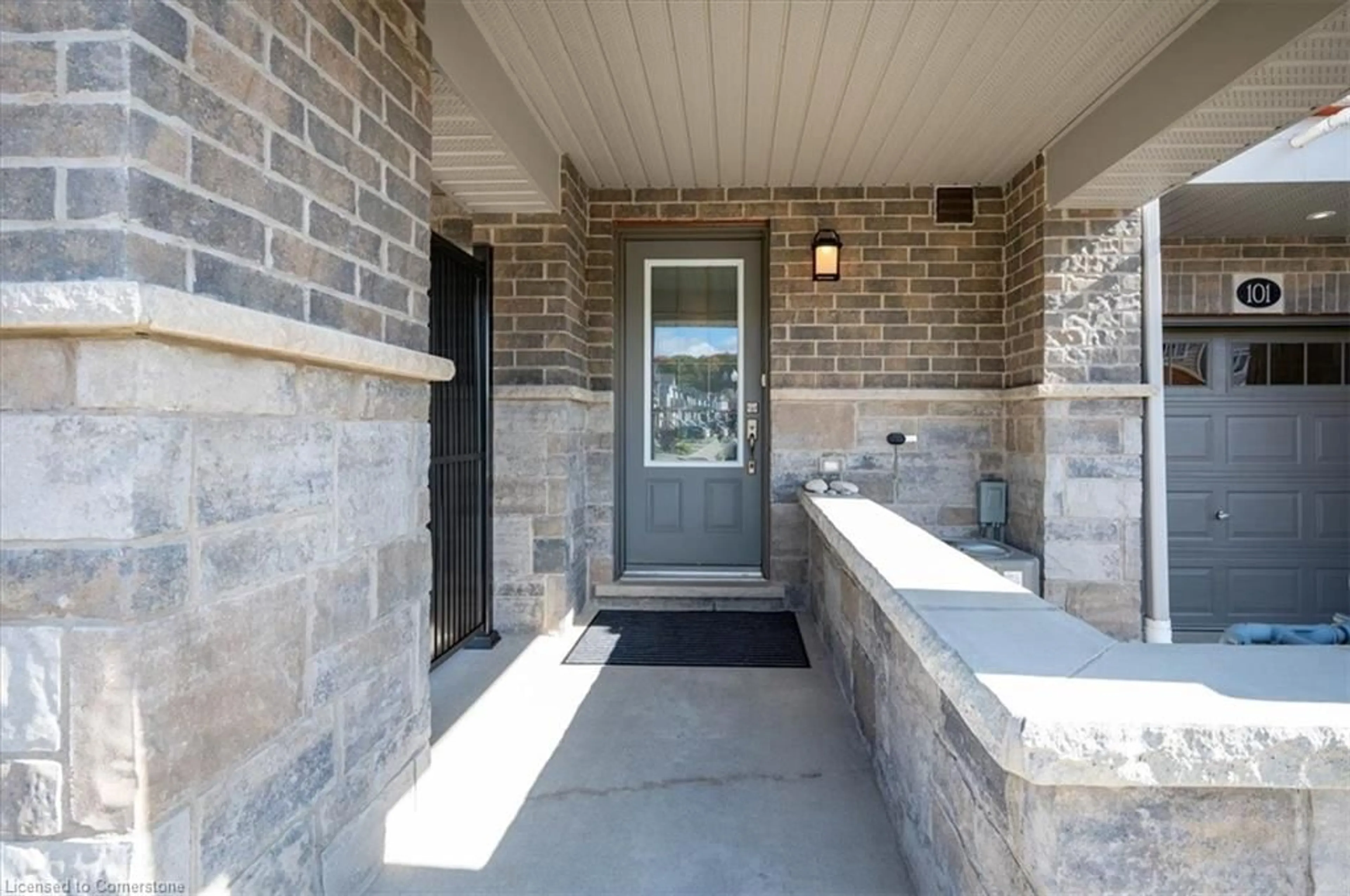 Indoor entryway for 101 South Creek Dr, Kitchener Ontario N2P 2N3