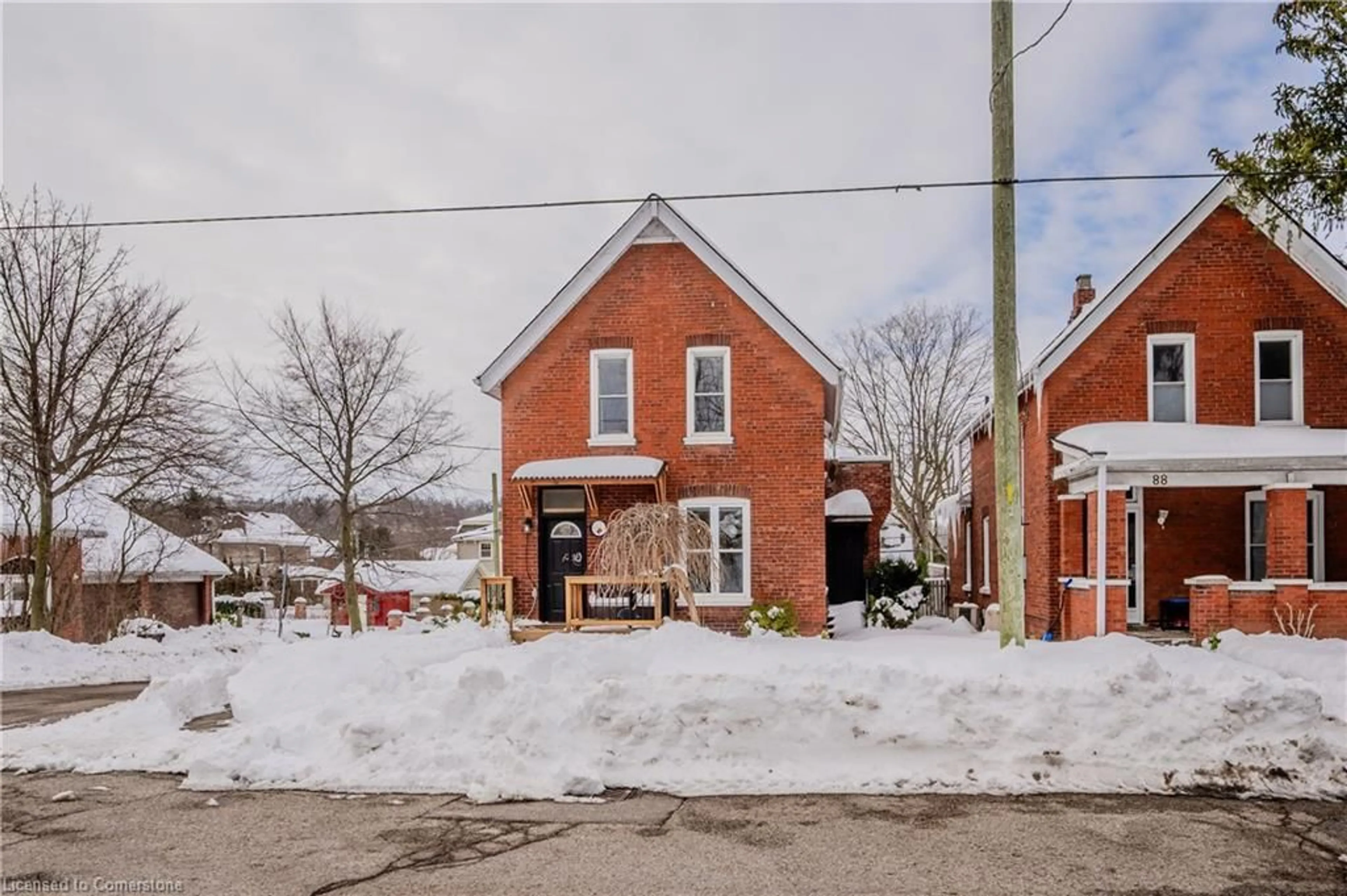 Home with brick exterior material, street for 86 Walnut St, Paris Ontario N3L 2J7