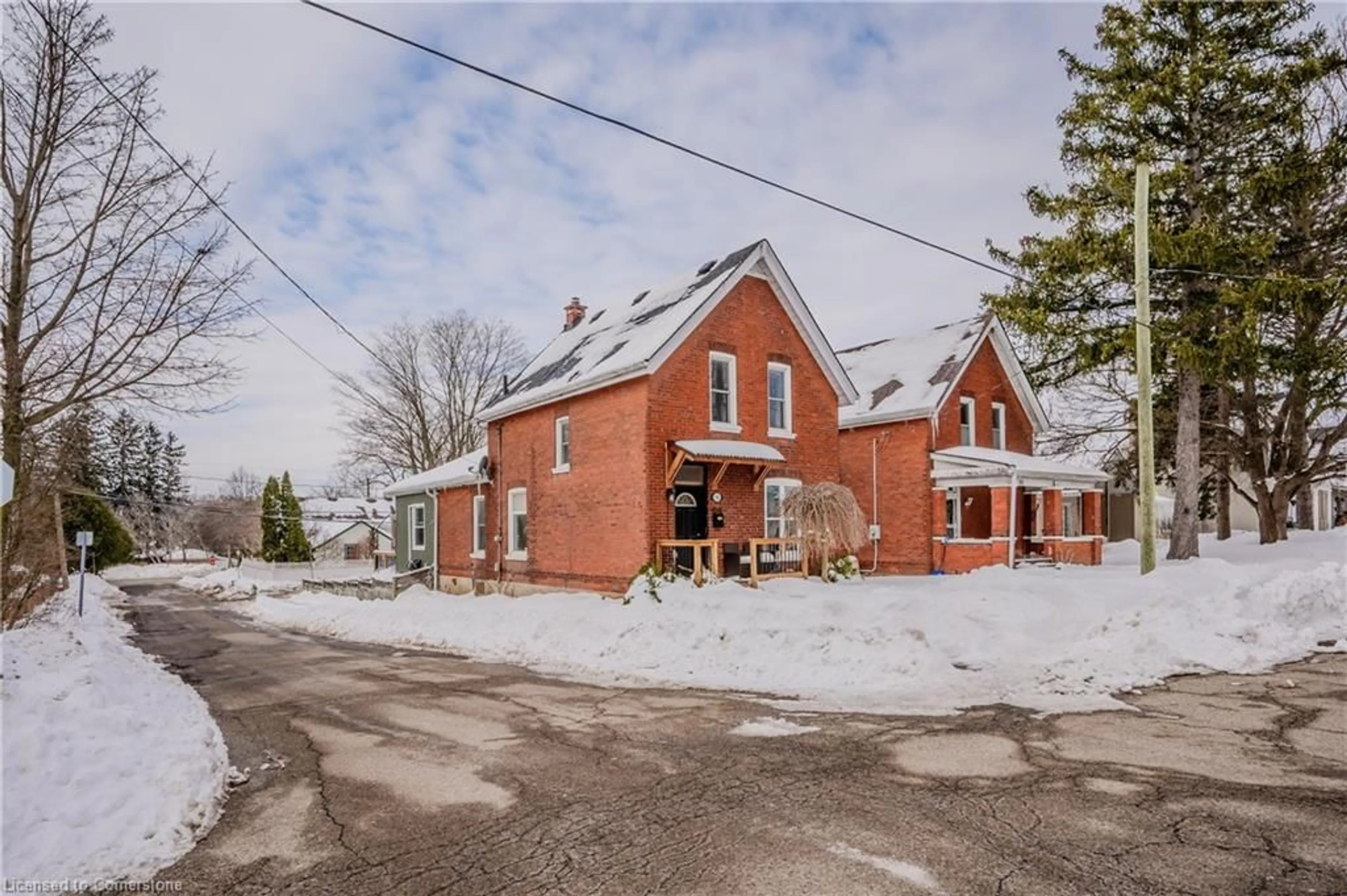 Home with brick exterior material, street for 86 Walnut St, Paris Ontario N3L 2J7