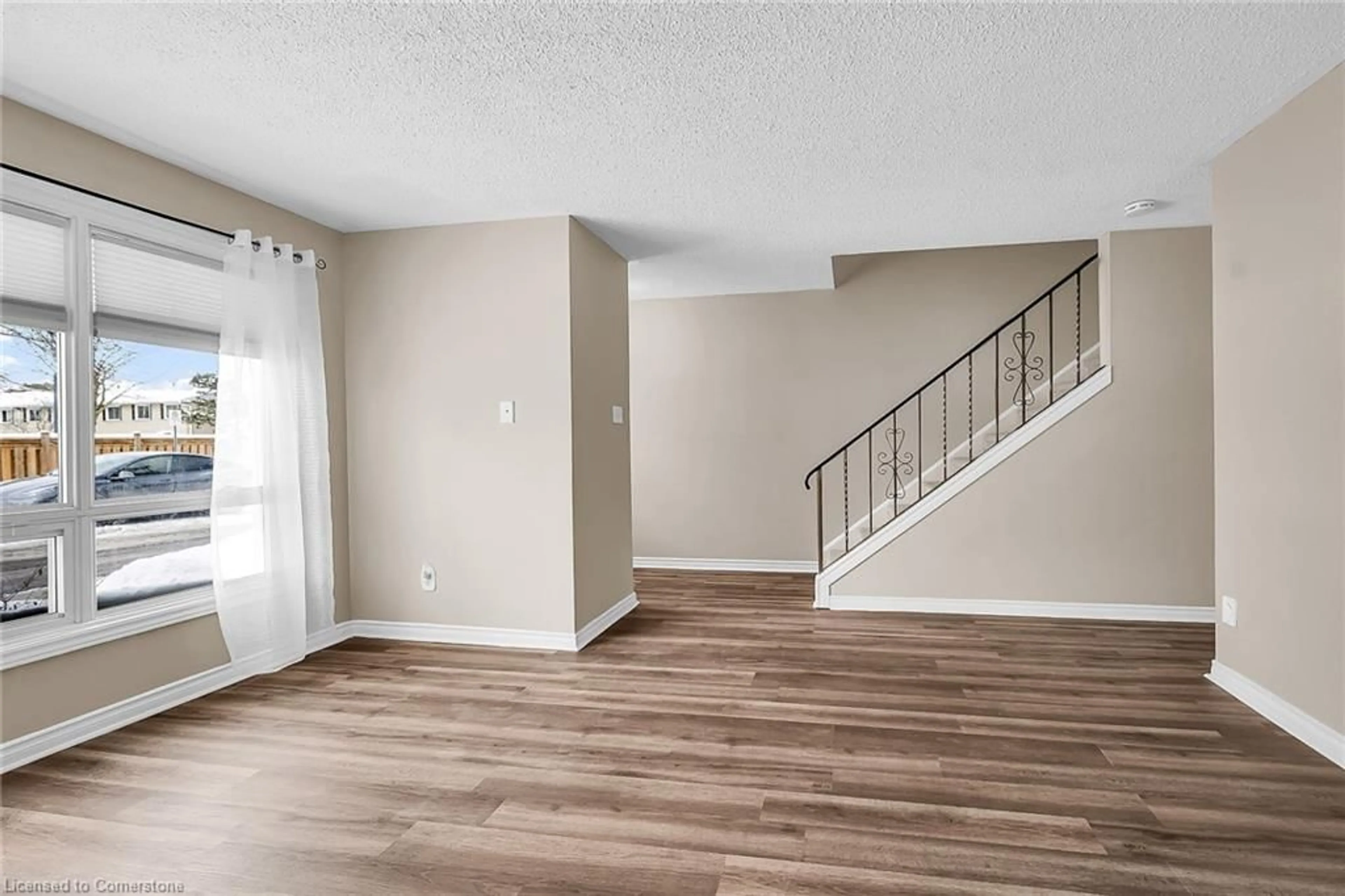 A pic of a room for 2700 Barton St #20, Hamilton Ontario L8E 2J7