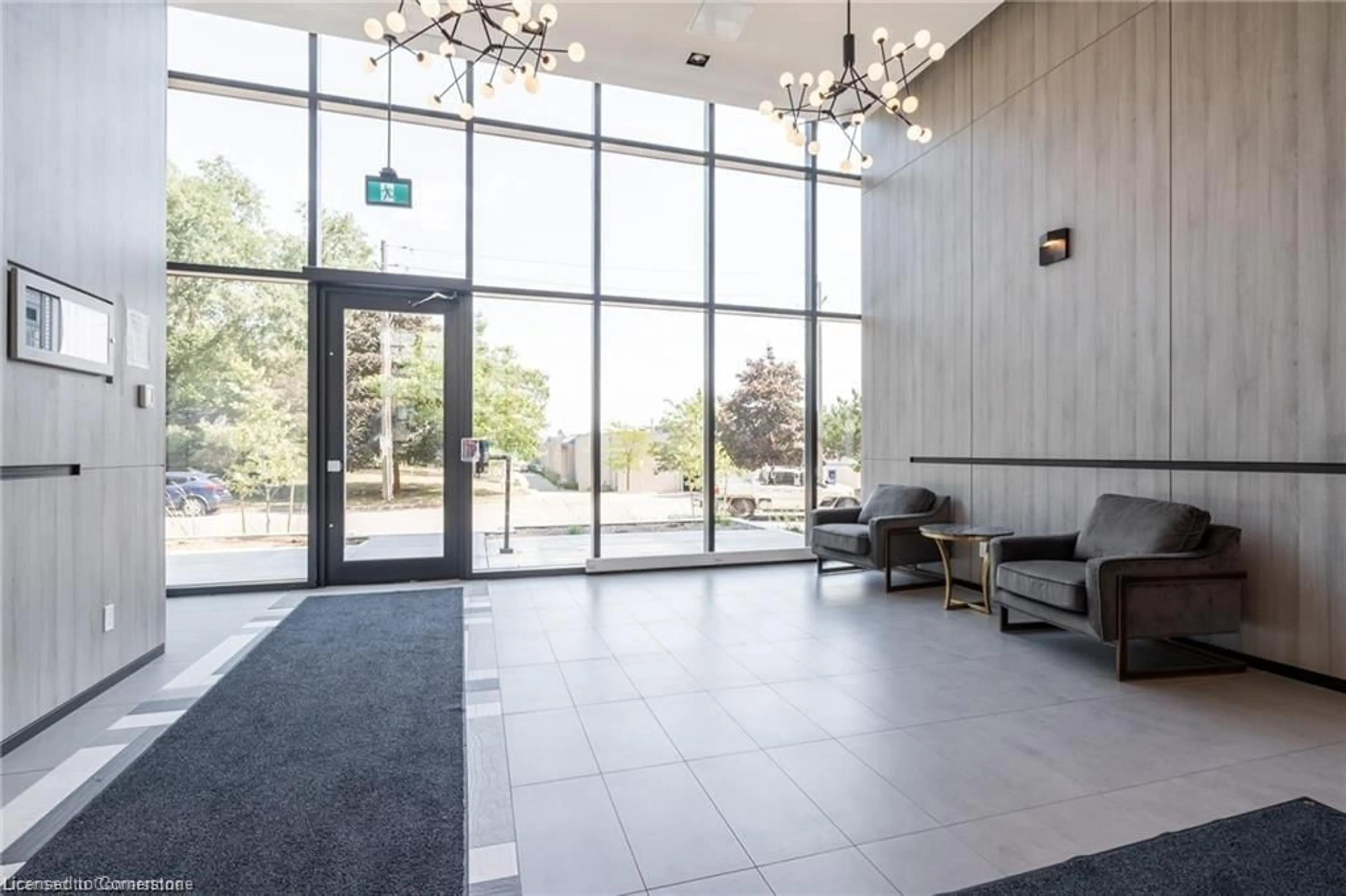 Indoor foyer for 1117 Cooke Blvd #A305, Burlington Ontario L7T 0C6