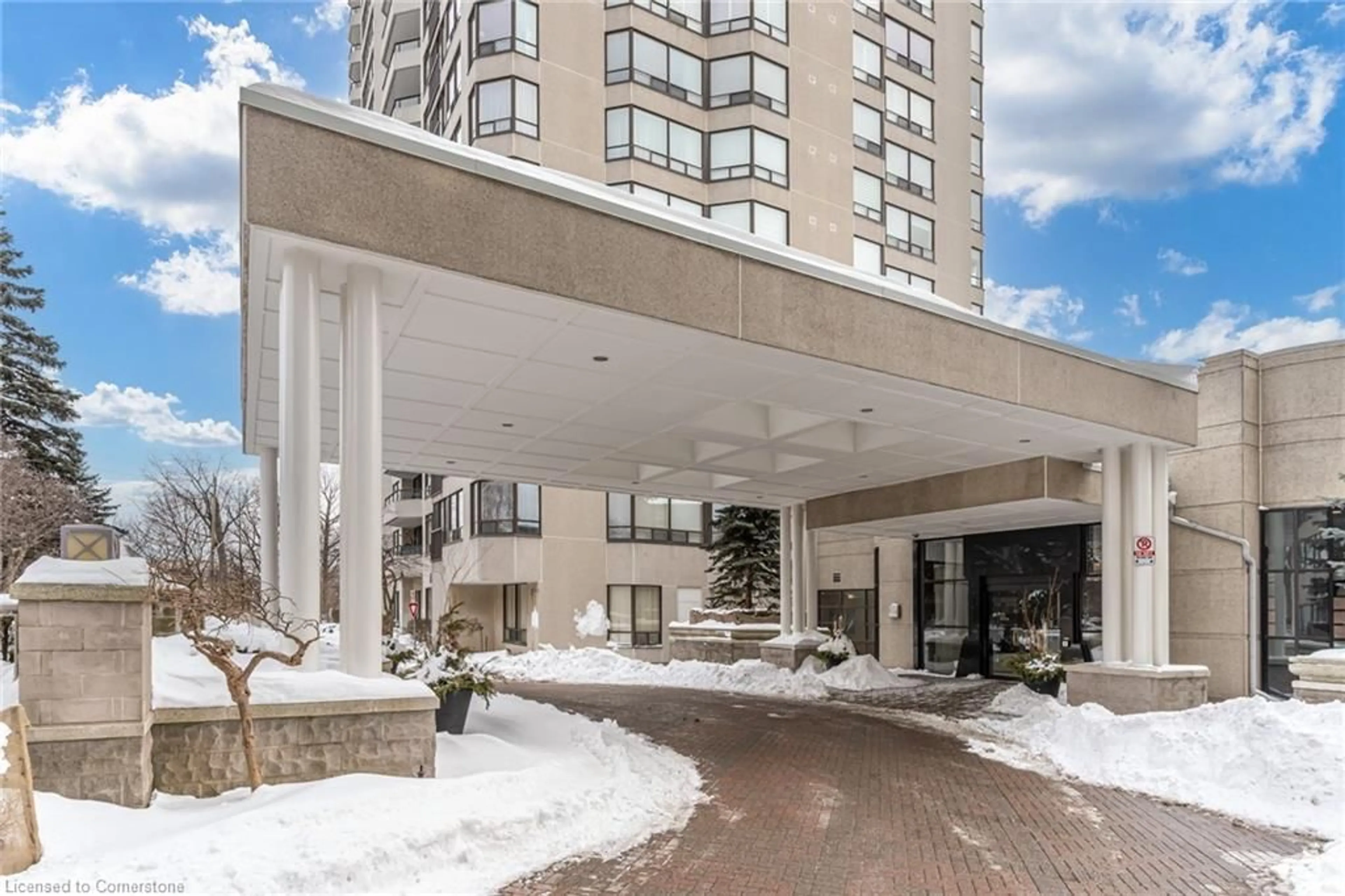Indoor foyer for 1 Aberfoyle Cres #803, Toronto Ontario M8X 2X8