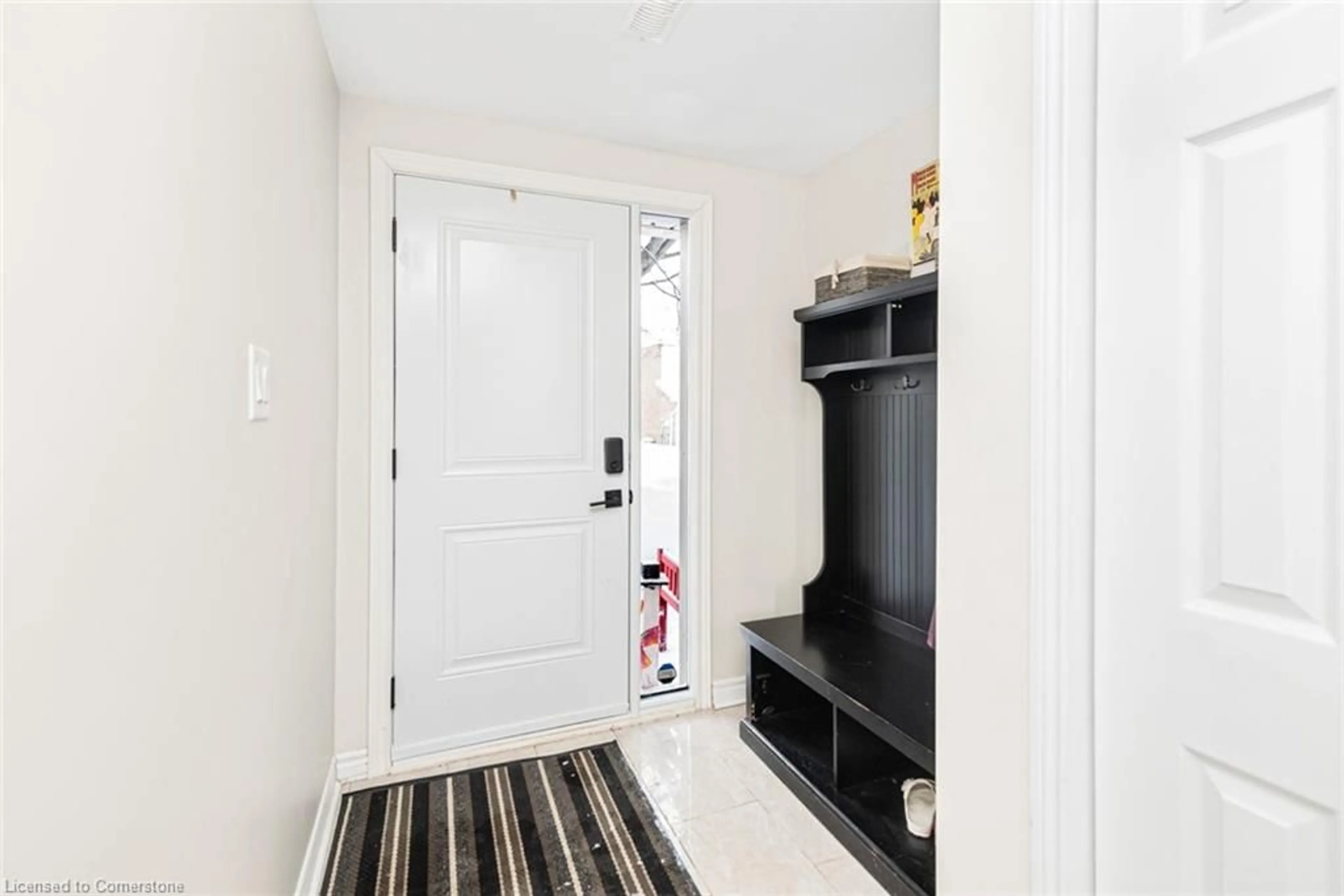 Indoor entryway for 26 Moss Blvd #32, Dundas Ontario L9H 6W7