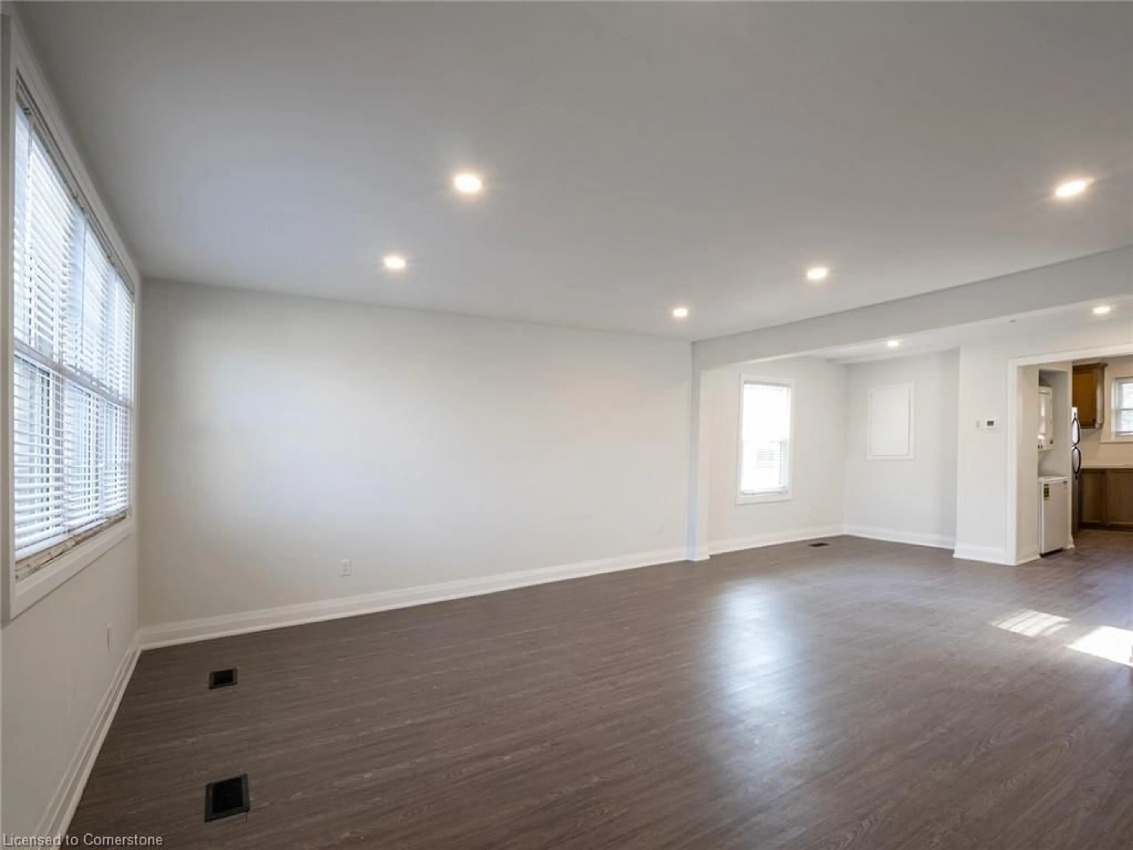 A pic of a room for 283 Parkdale Ave, Hamilton Ontario L8H 5X6