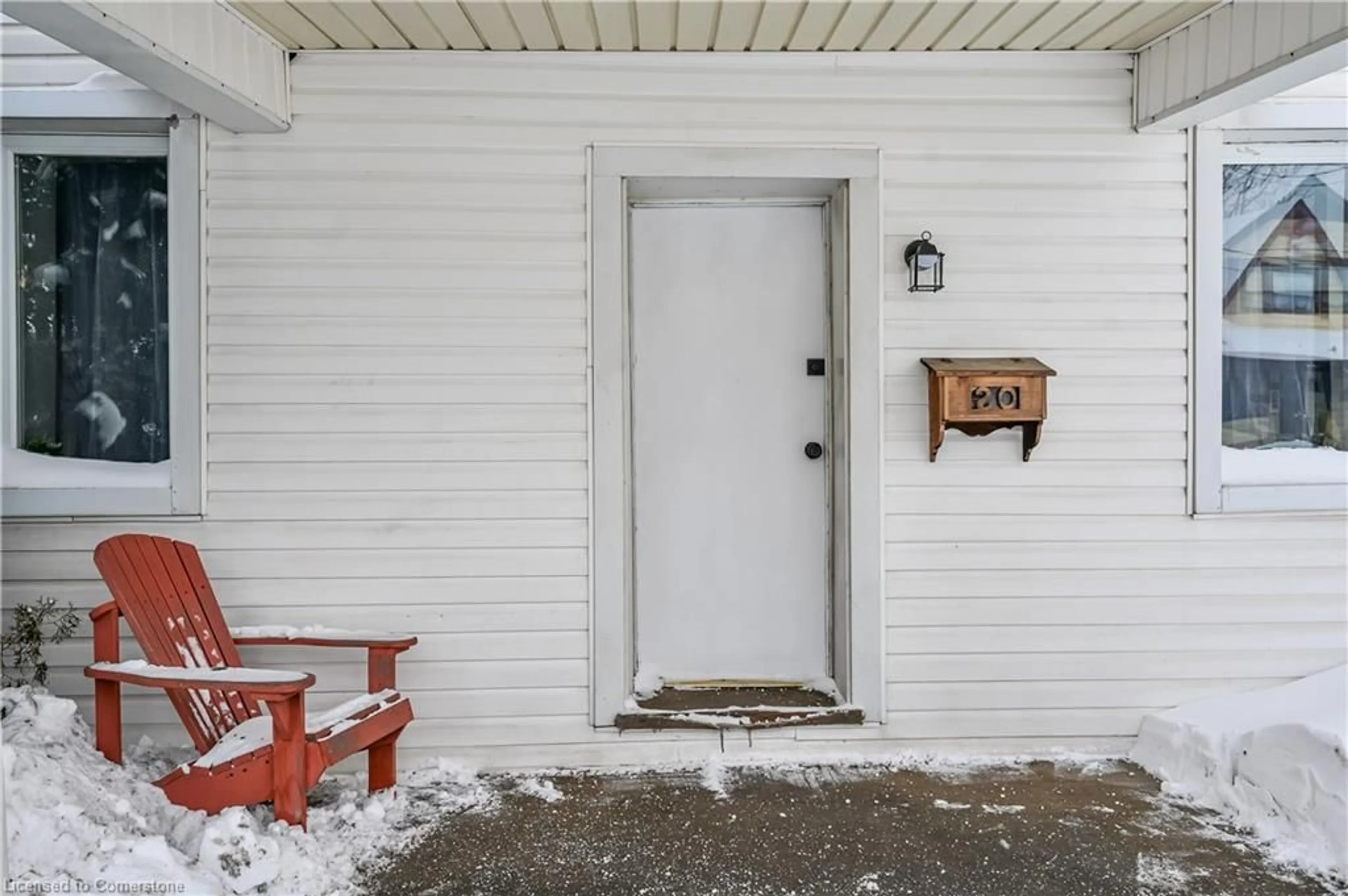 Indoor entryway for 20 Mayflower Ave, Hamilton Ontario L8L 2K4