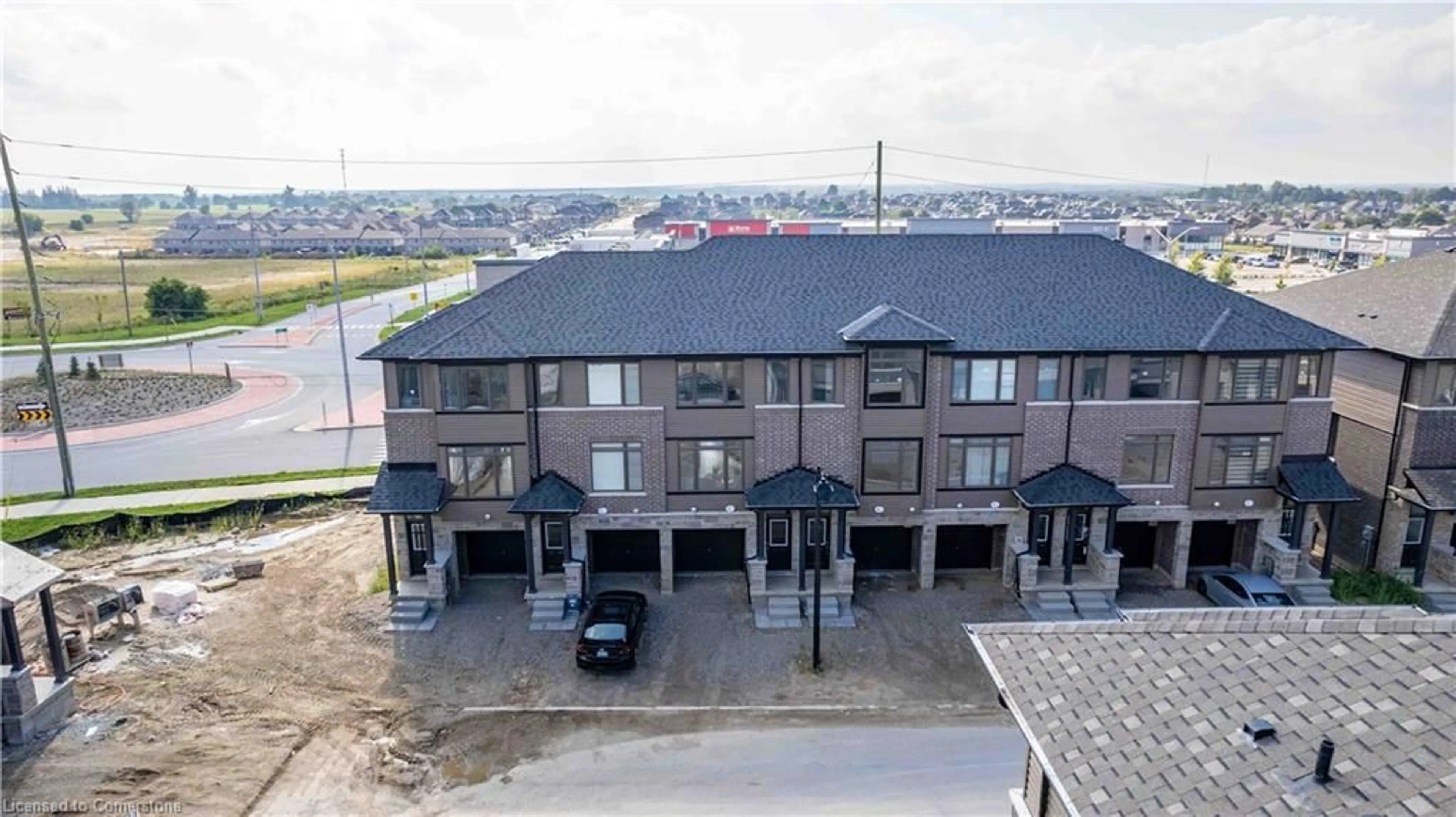 A pic from outside/outdoor area/front of a property/back of a property/a pic from drone, building for 120 Court Dr #53, Paris Ontario N3L 0N2