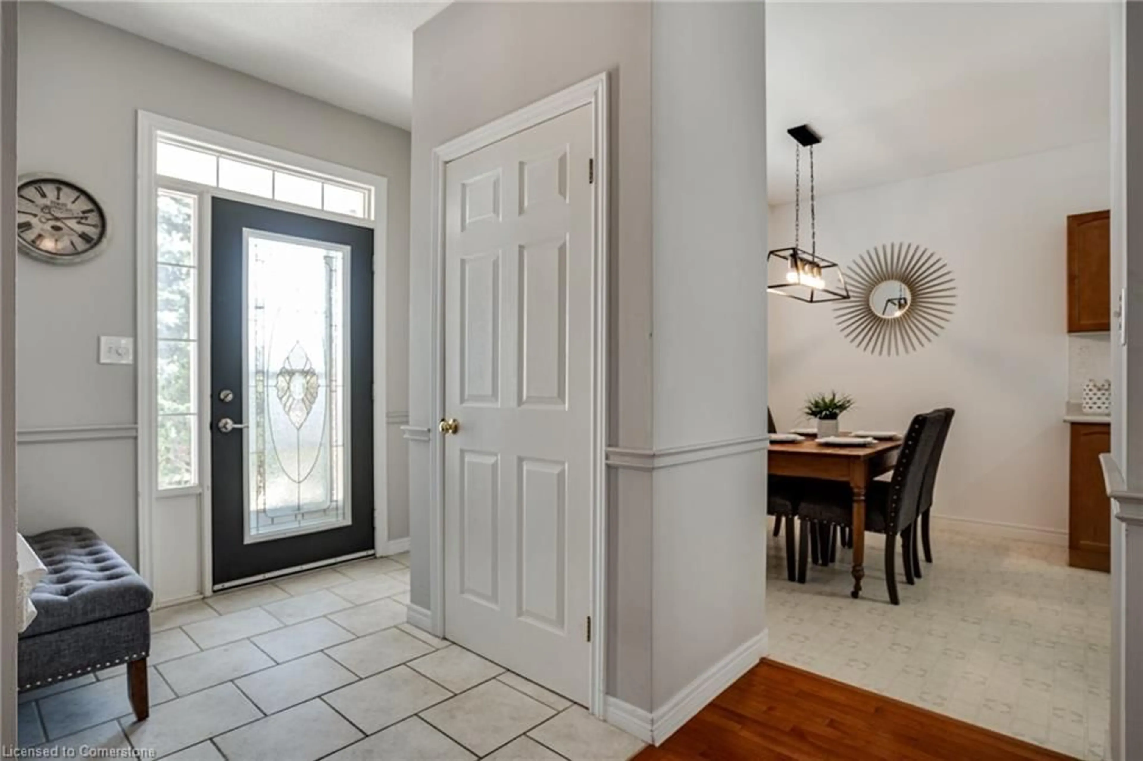 Indoor entryway for 98 Natalia Ave #1, Mount Hope Ontario L0R 1W0