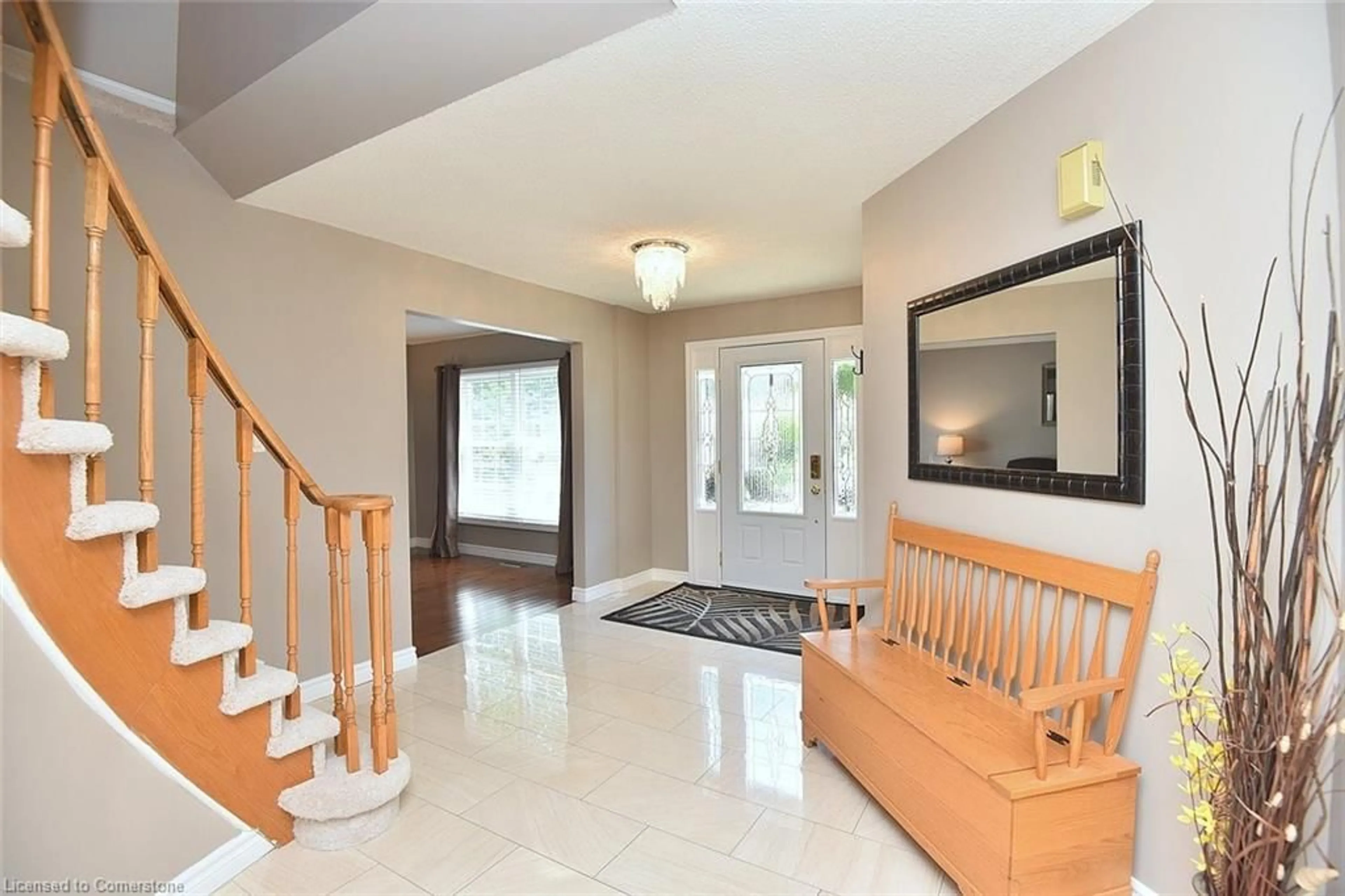 Indoor foyer for 3 Suter Cres, Dundas Ontario L9H 6R6