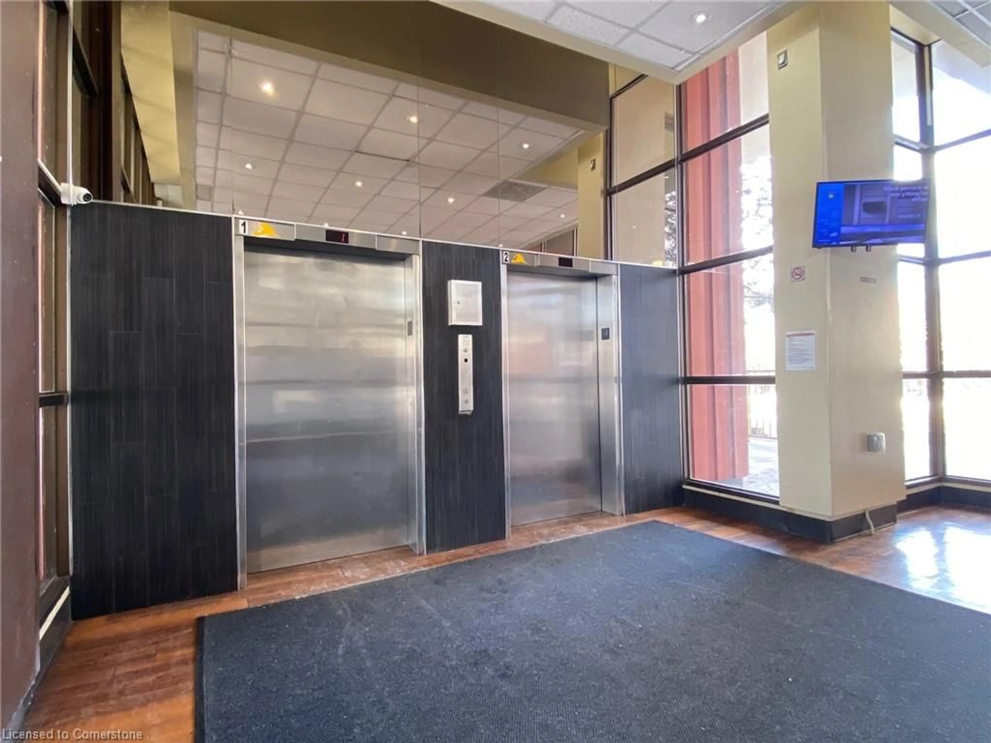 Indoor foyer for 350 Quigley Rd #223, Hamilton Ontario L8K 5N2