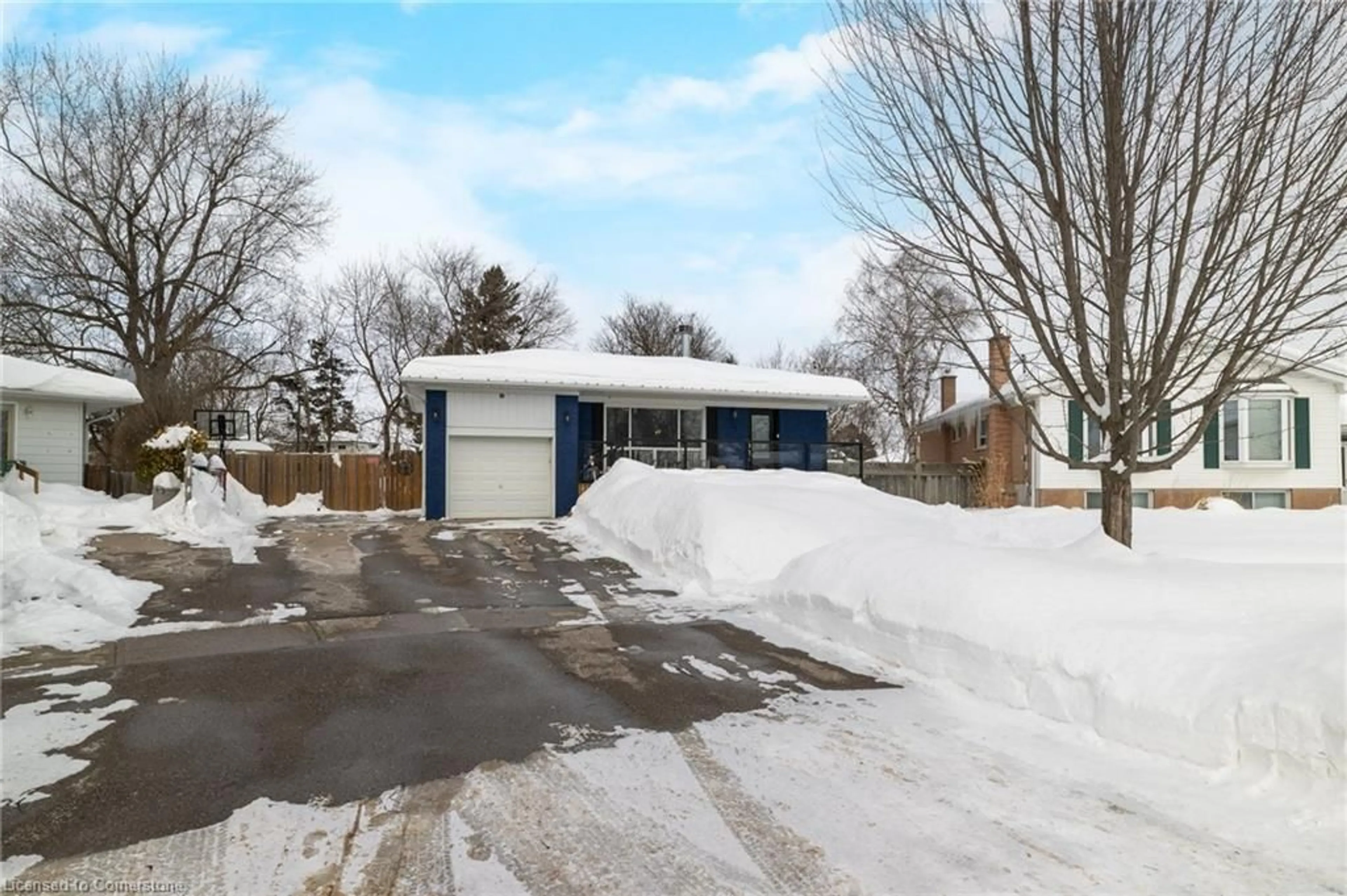 Indoor garage for 51 Stockman Cres, Georgetown Ontario L7G 1J5