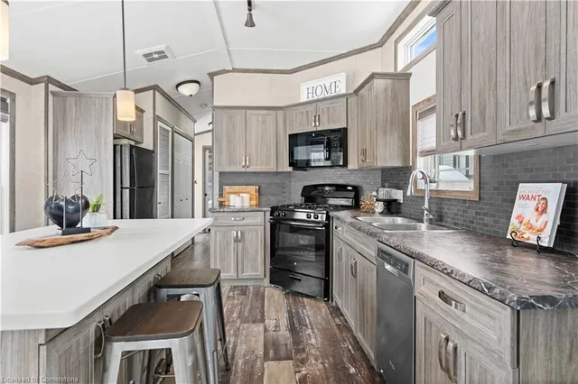 Additional property image - 4449 Milburough Line Unit 10 Oak St.