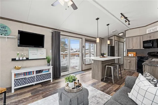 Additional property image - 4449 Milburough Line Unit 10 Oak St.