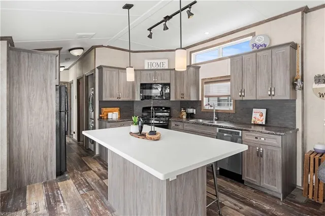 Additional property image - 4449 Milburough Line Unit 10 Oak St.