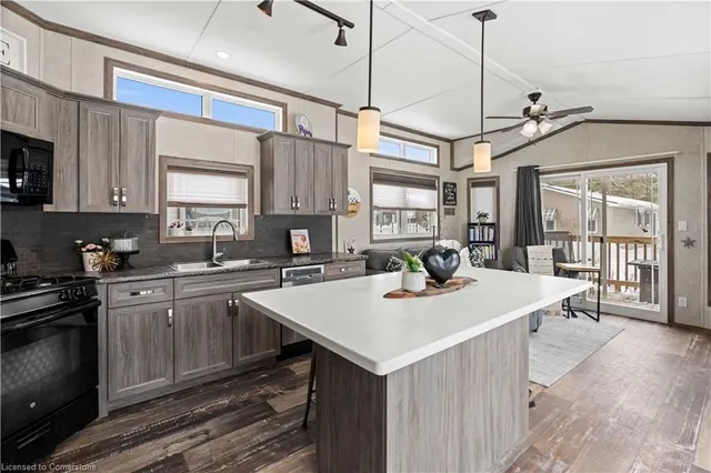 Additional property image - 4449 Milburough Line Unit 10 Oak St.