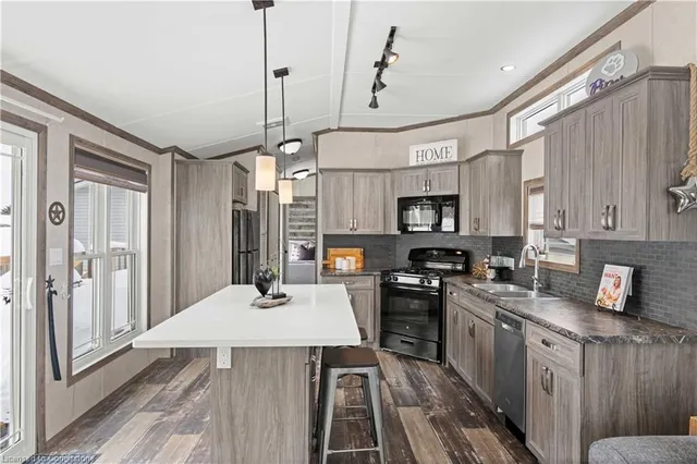 Additional property image - 4449 Milburough Line Unit 10 Oak St.