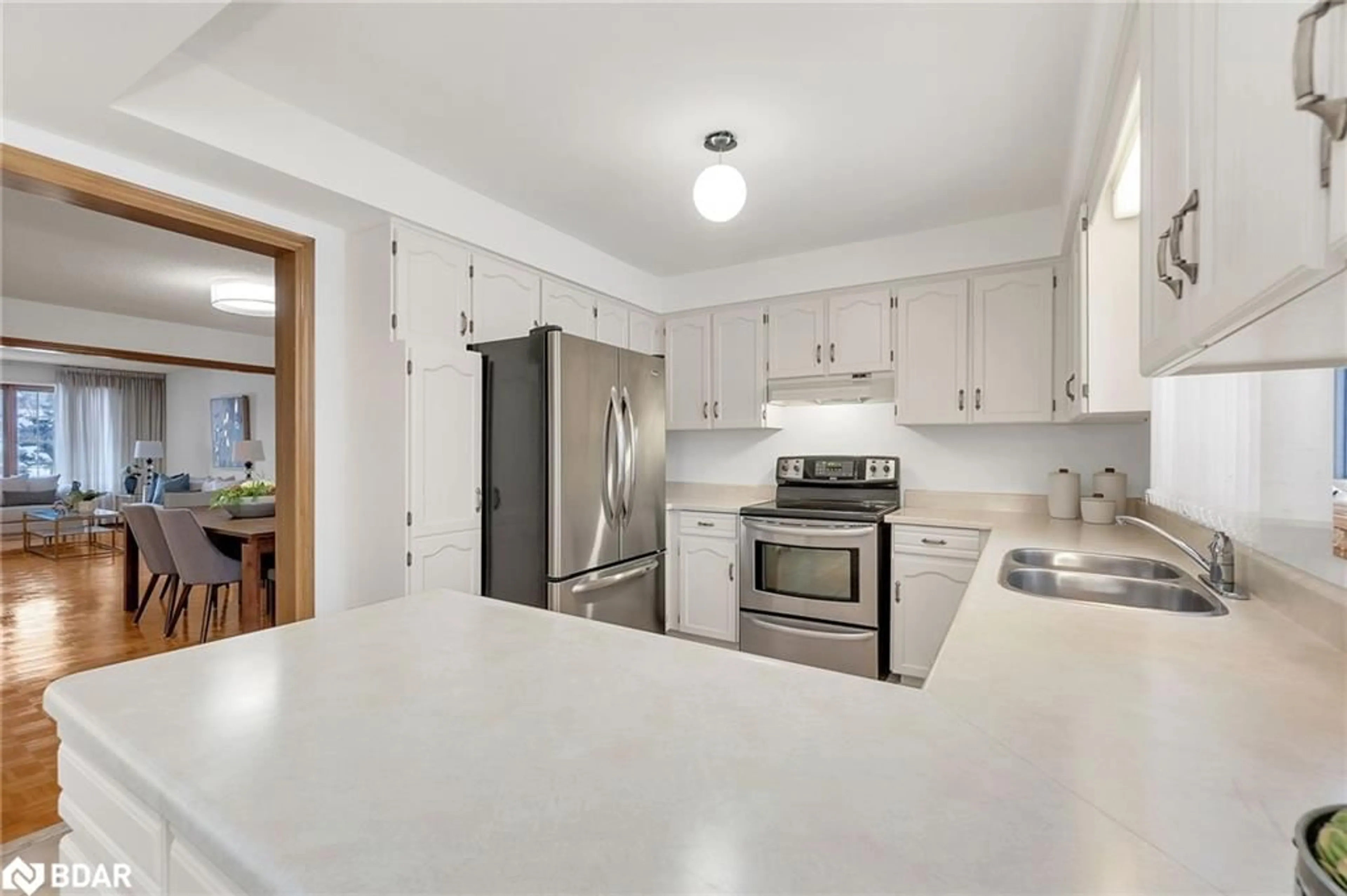 Standard kitchen, unknown for 138 Longhouse St, Woodbridge Ontario L4L 8E9