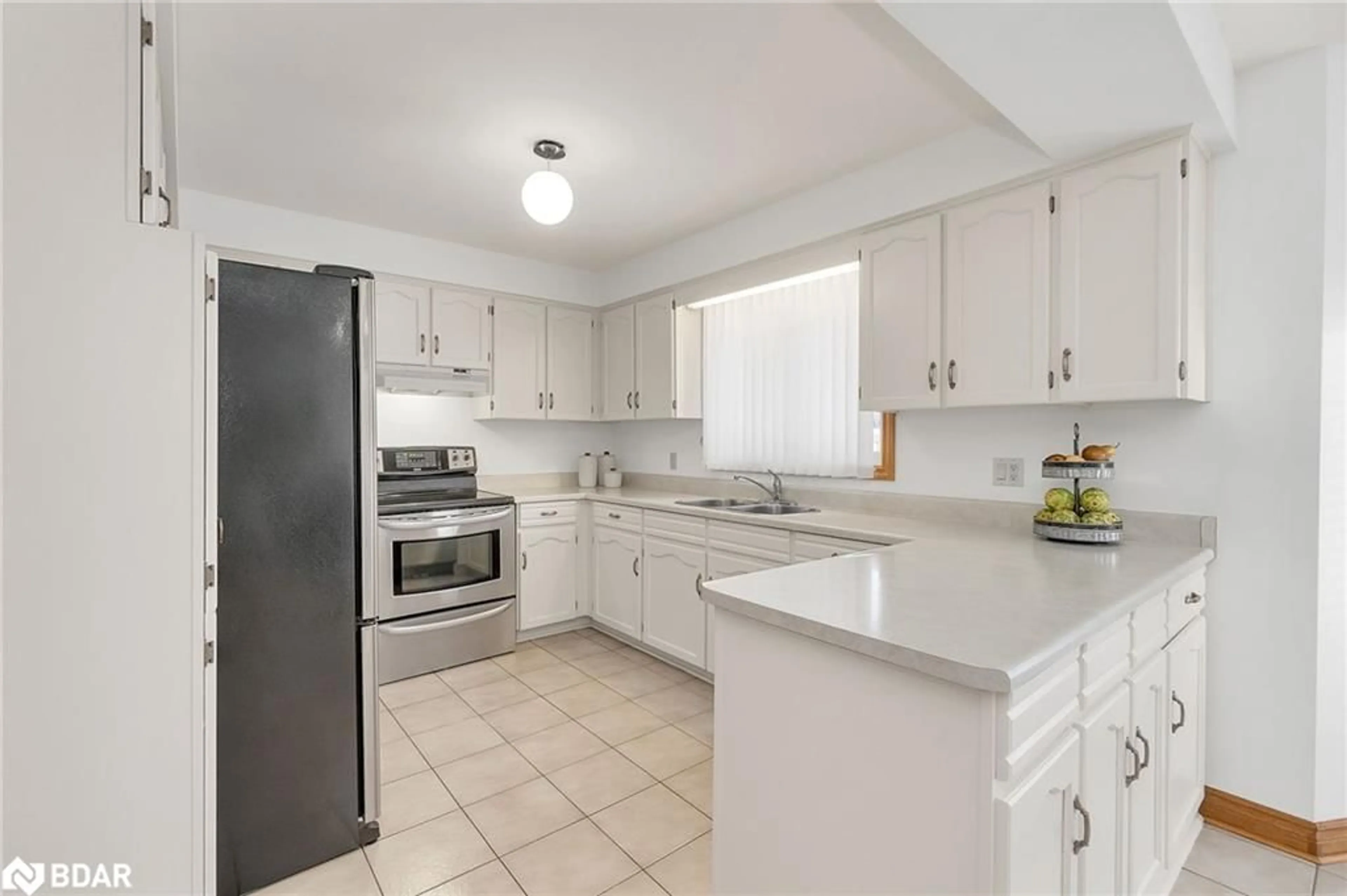 Standard kitchen, ceramic/tile floor for 138 Longhouse St, Woodbridge Ontario L4L 8E9