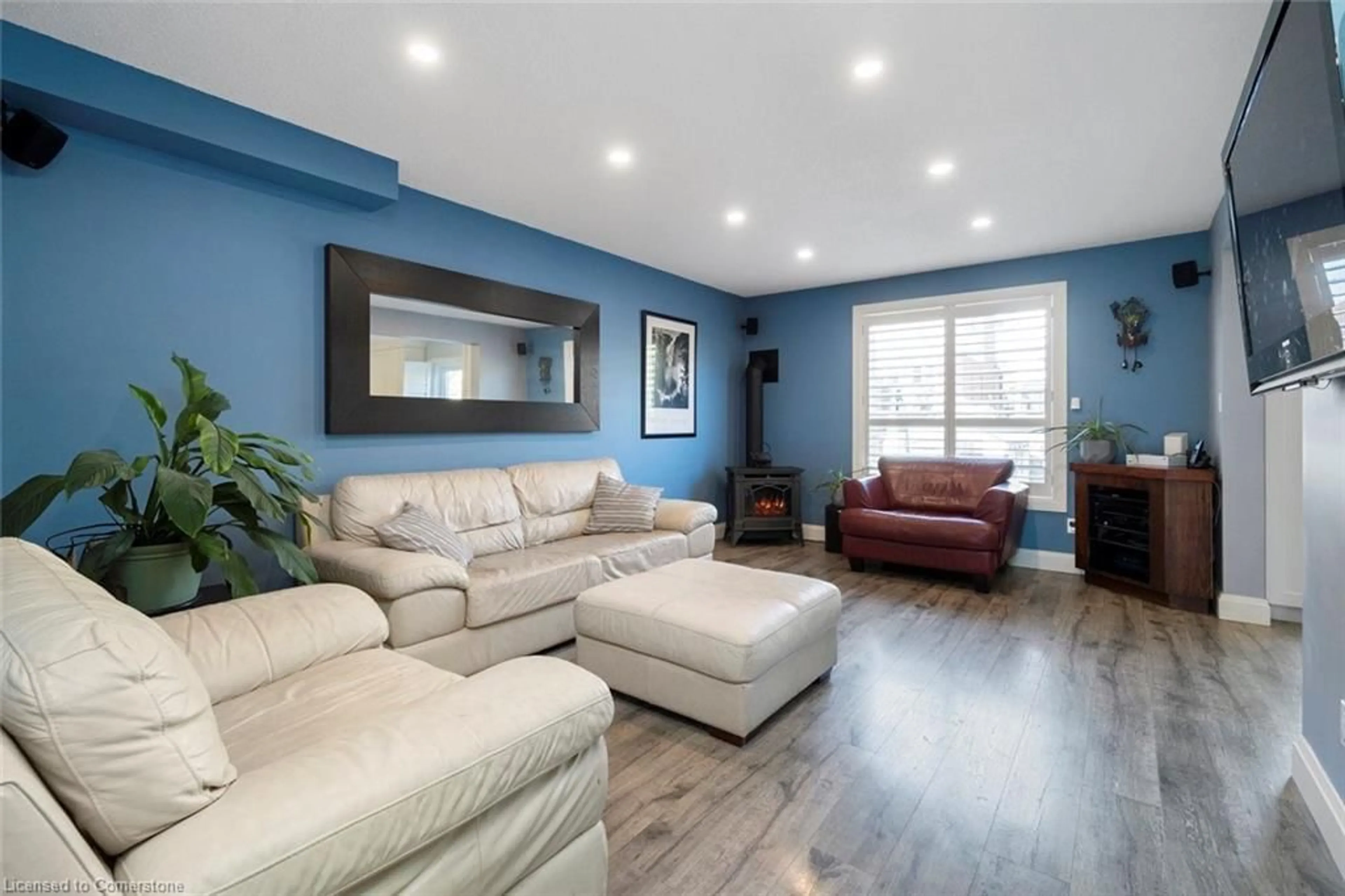 Living room with furniture, wood/laminate floor for 20 Midanbury Way, Mount Hope Ontario L0R 1W0