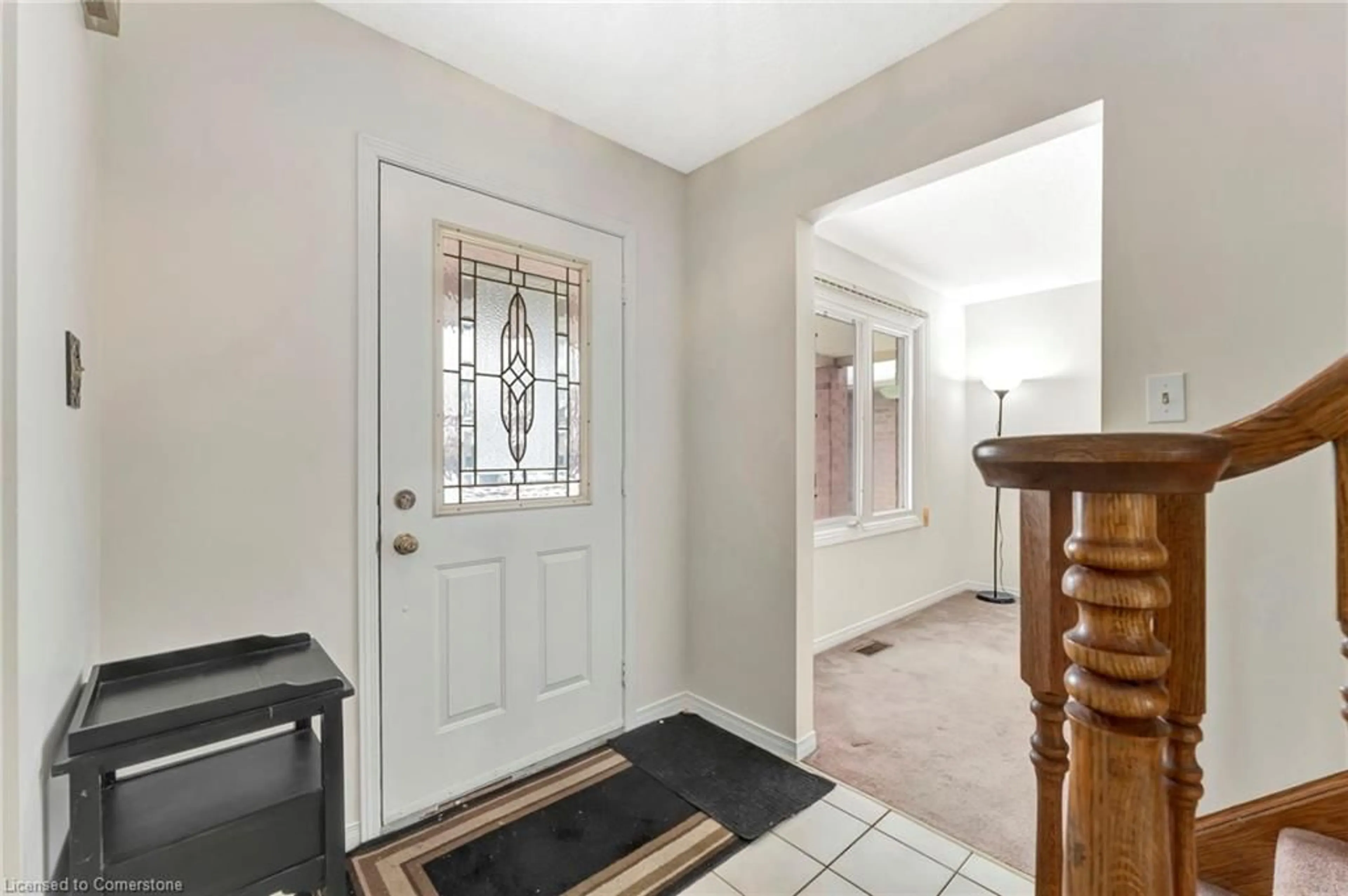 Indoor entryway for 318 Greencedar Dr, Hamilton Ontario L9C 7K6