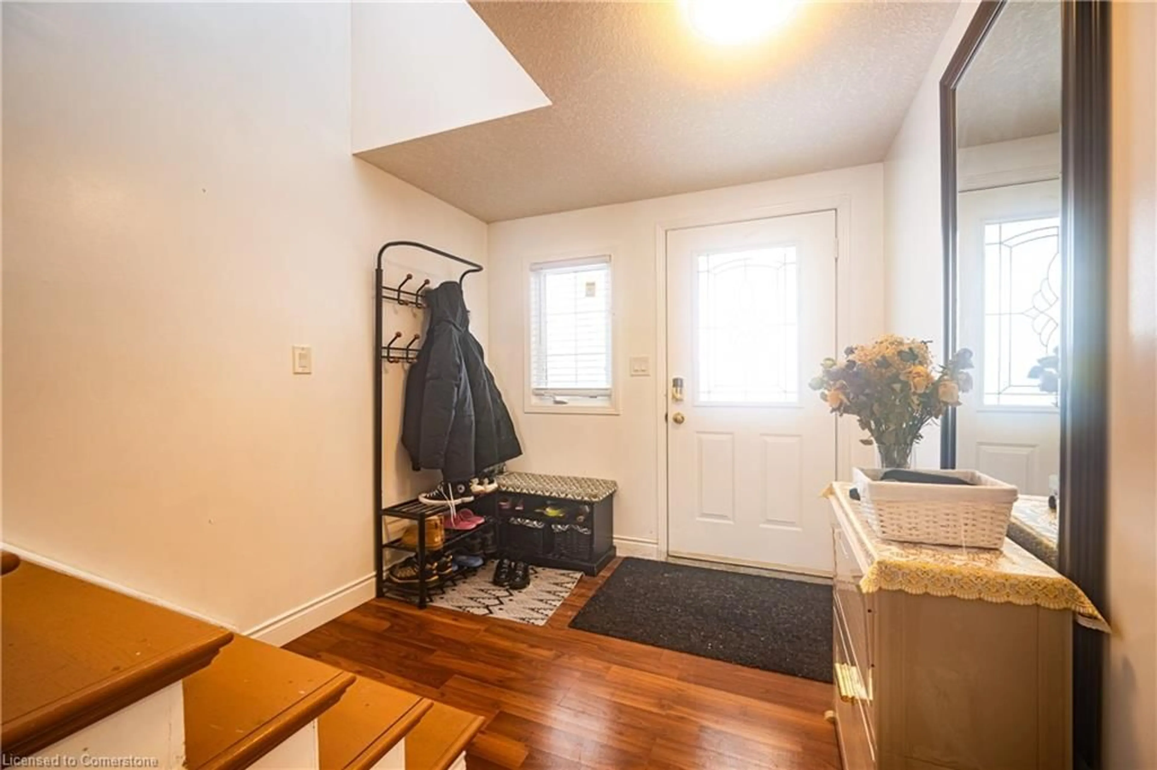 Indoor entryway for 39 Dahlia St, Kitchener Ontario N2E 3Y9