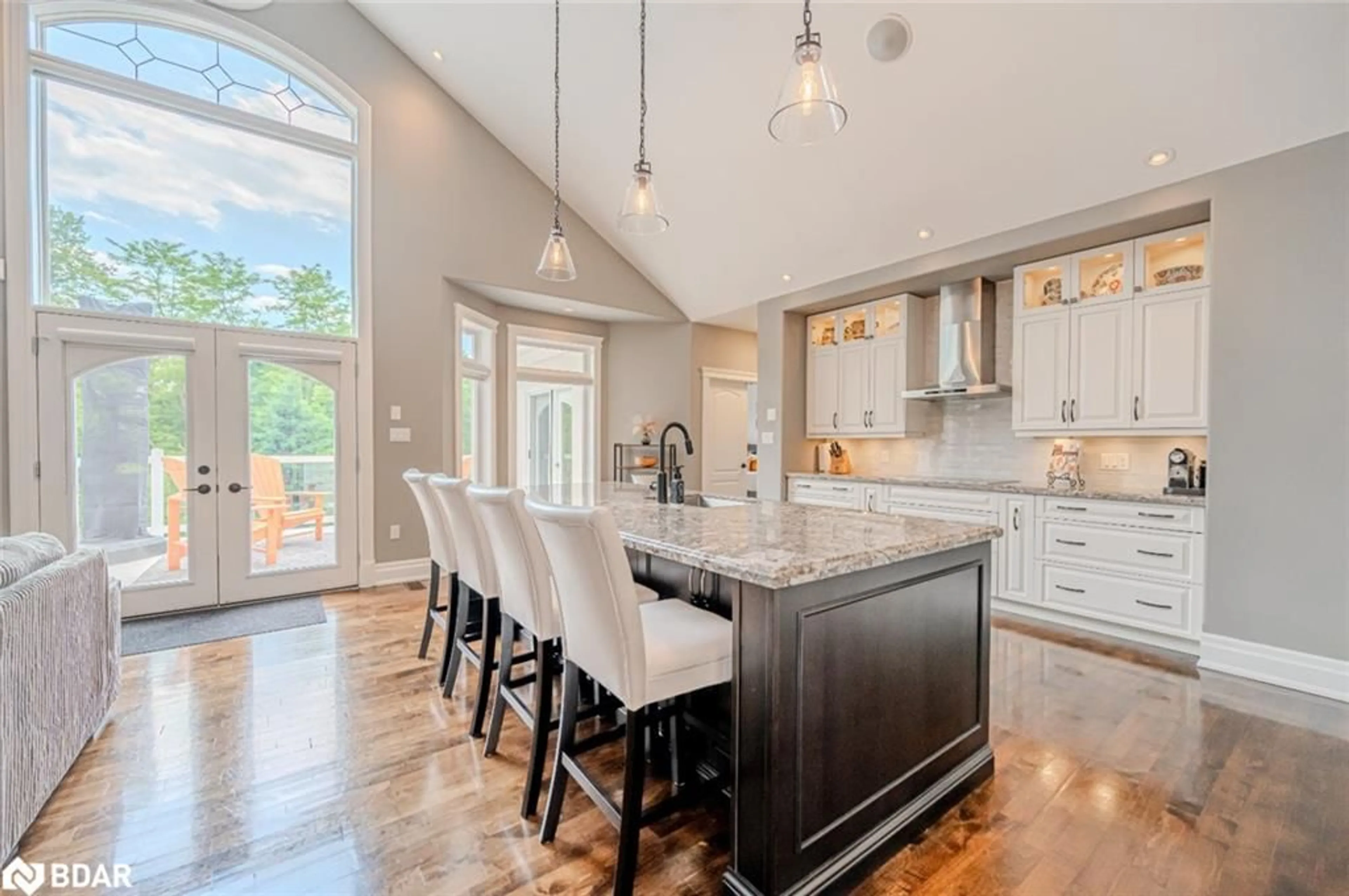 Open concept kitchen, unknown for 16 Bridle Trail, Midhurst Ontario L9X 0J9