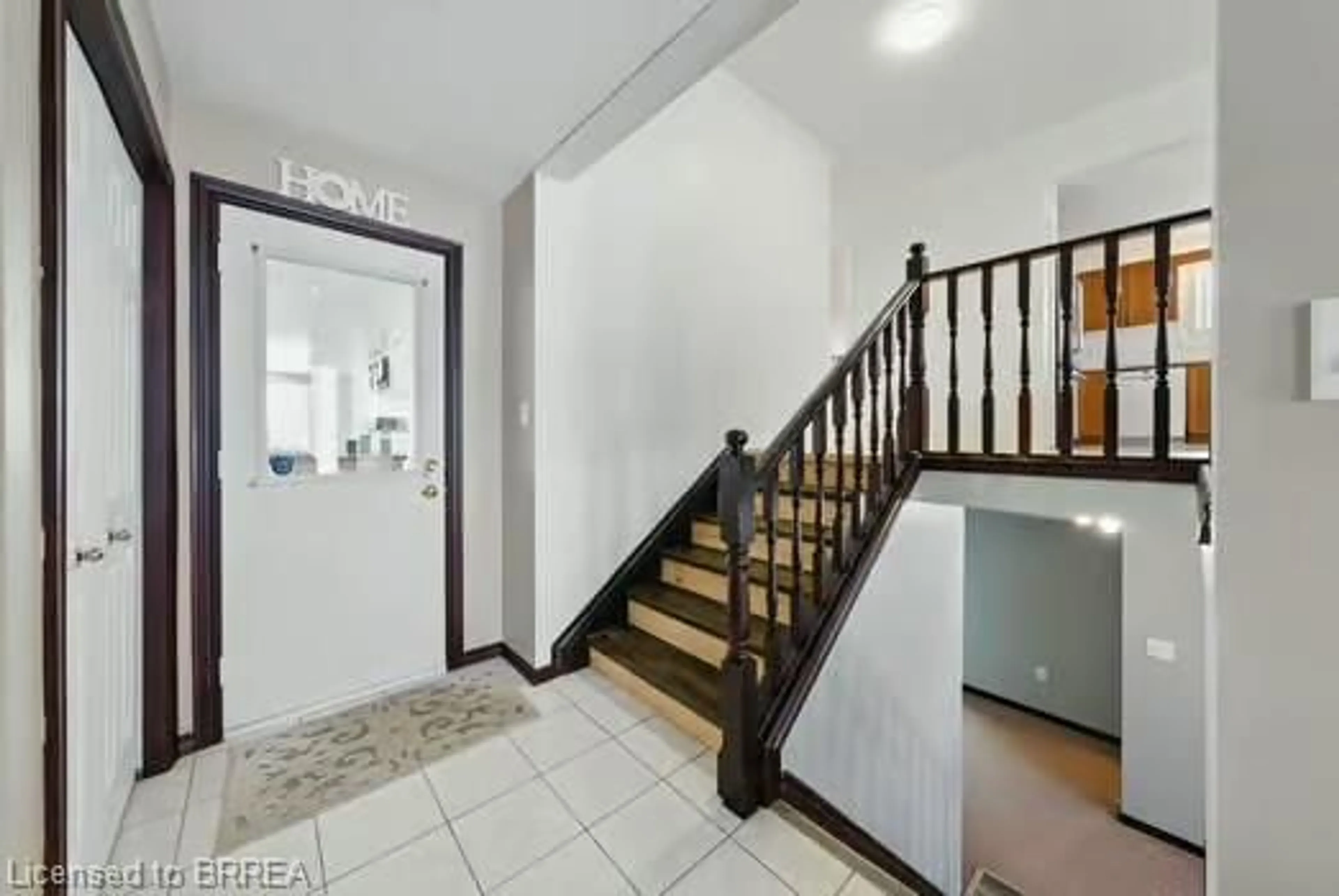 Indoor foyer for 44 Windsor Dr, St. George Ontario N0E 1N0