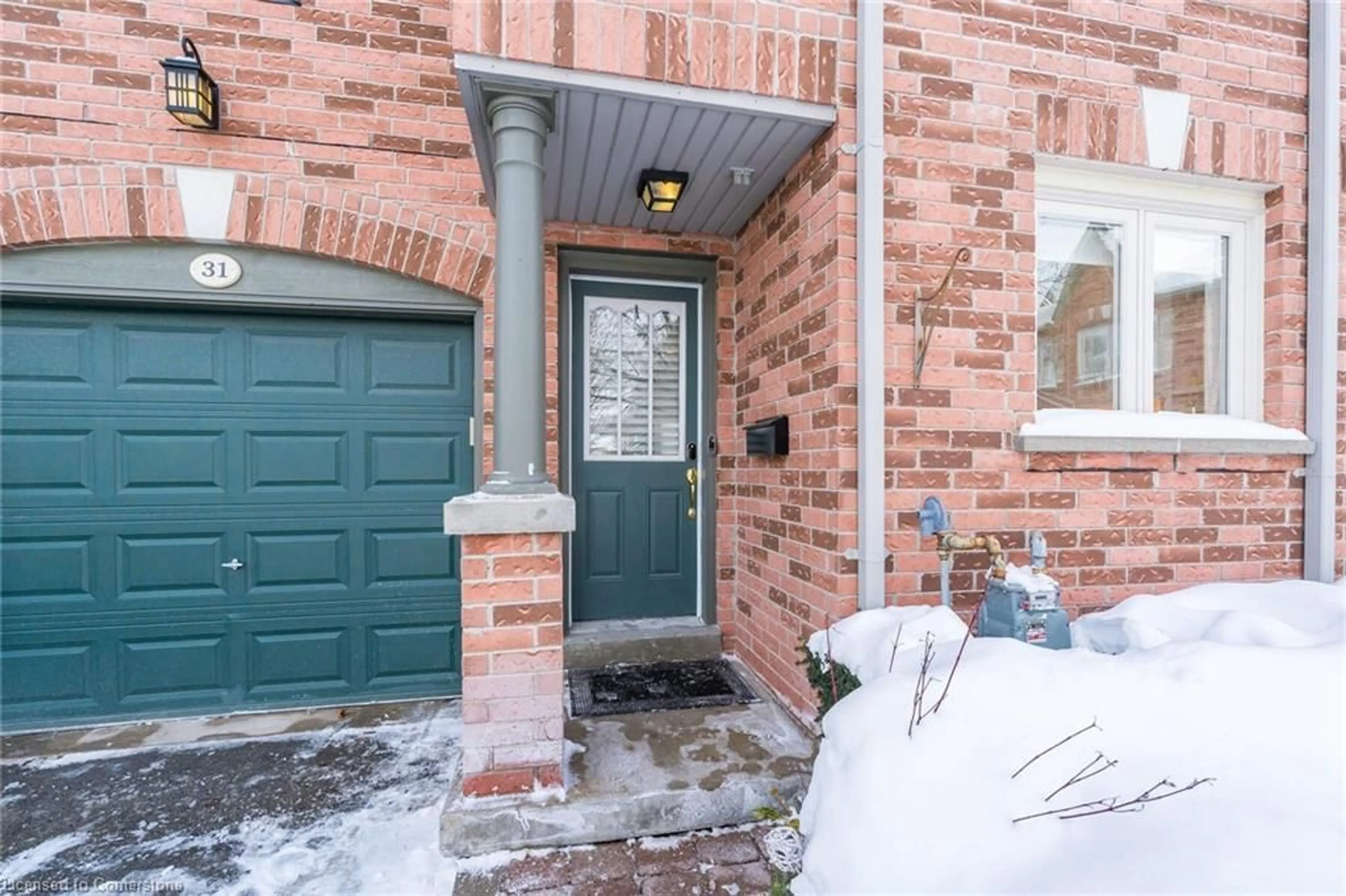 Indoor entryway for 76 River Dr #31, Georgetown Ontario L7G 2J2