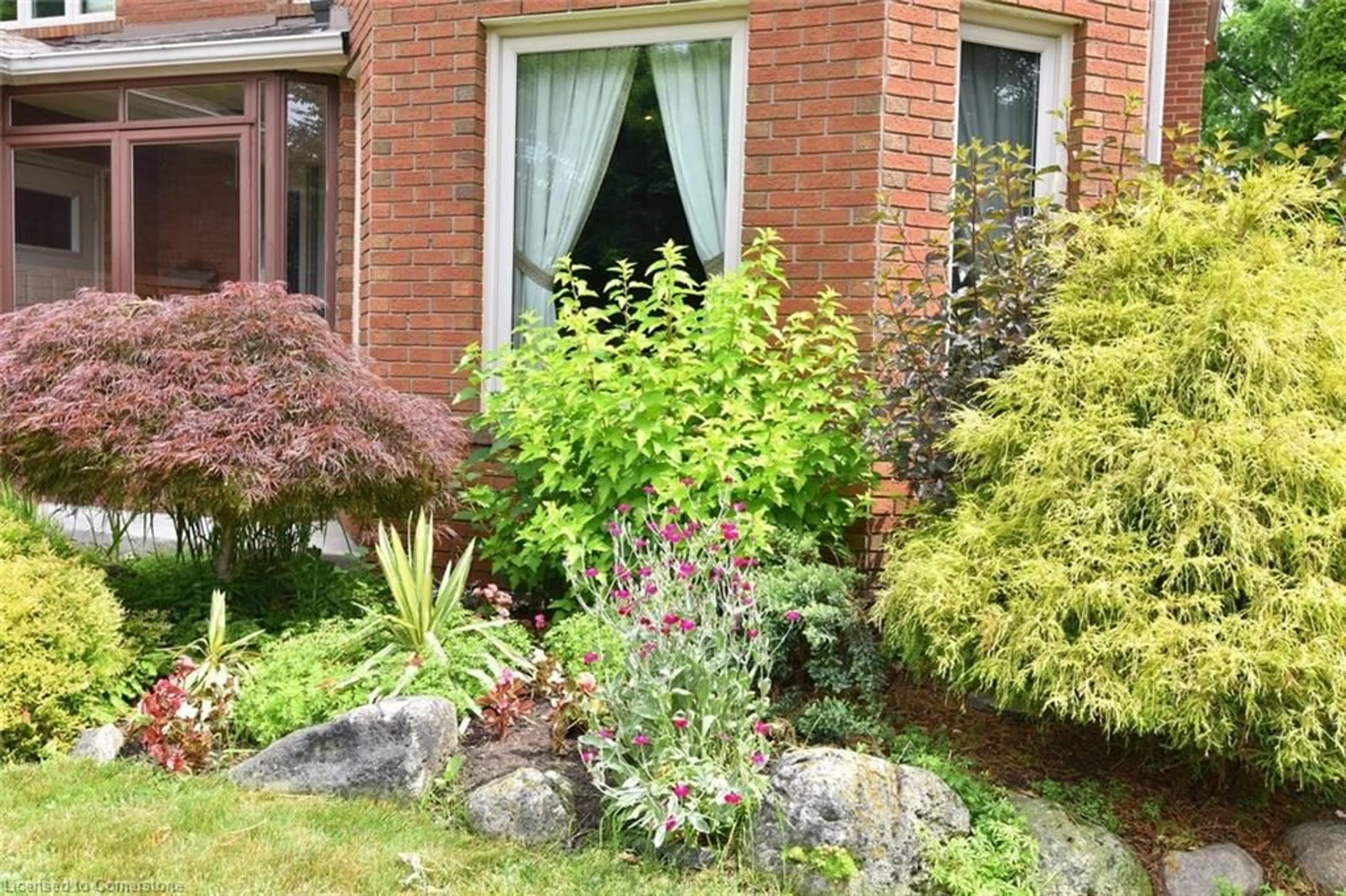 Patio, street for 541 Kastelic Pl, Burlington Ontario L7N 3S2