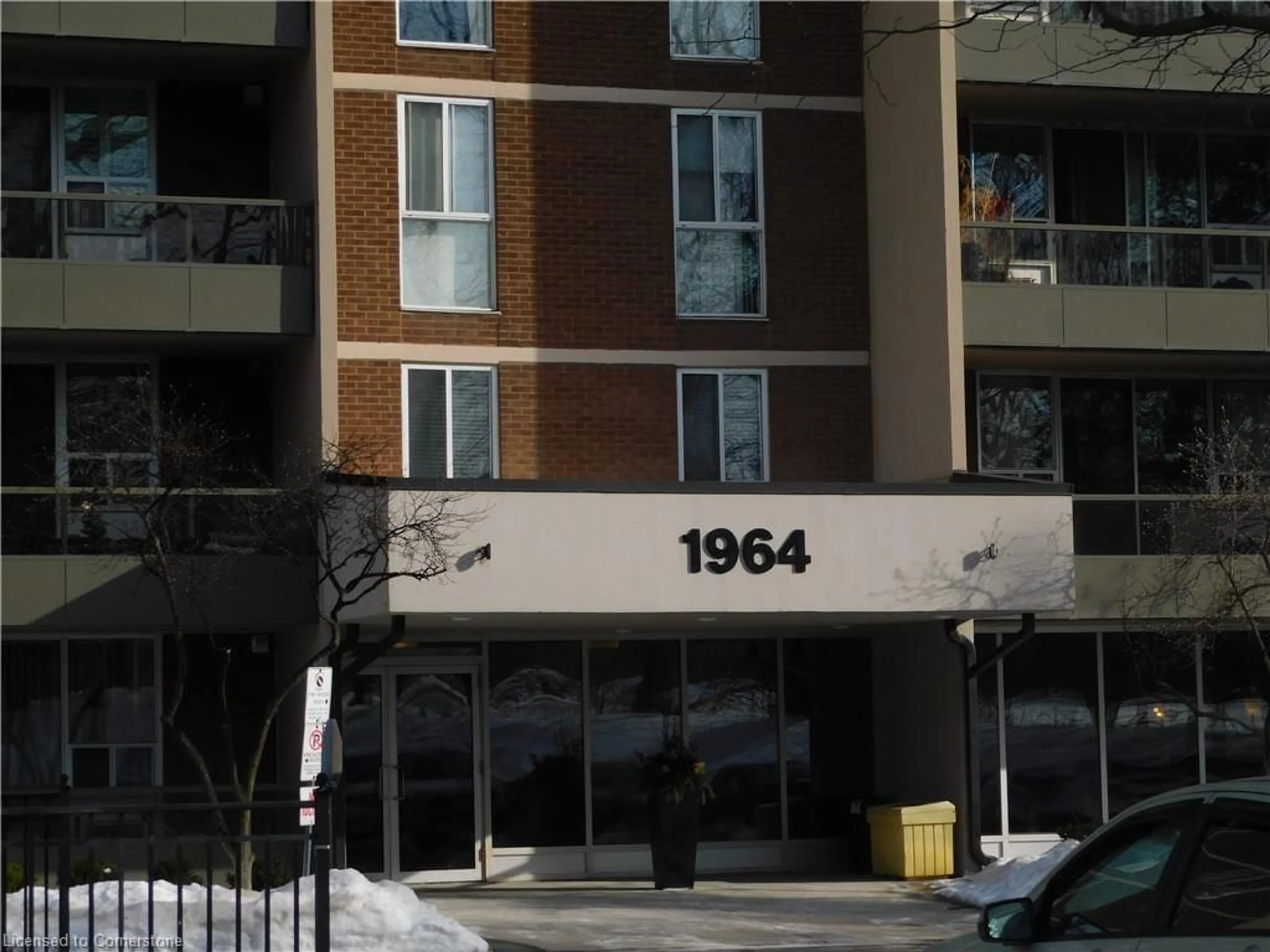 Indoor foyer for 1964 Main St #903, Hamilton Ontario L8S 1J5