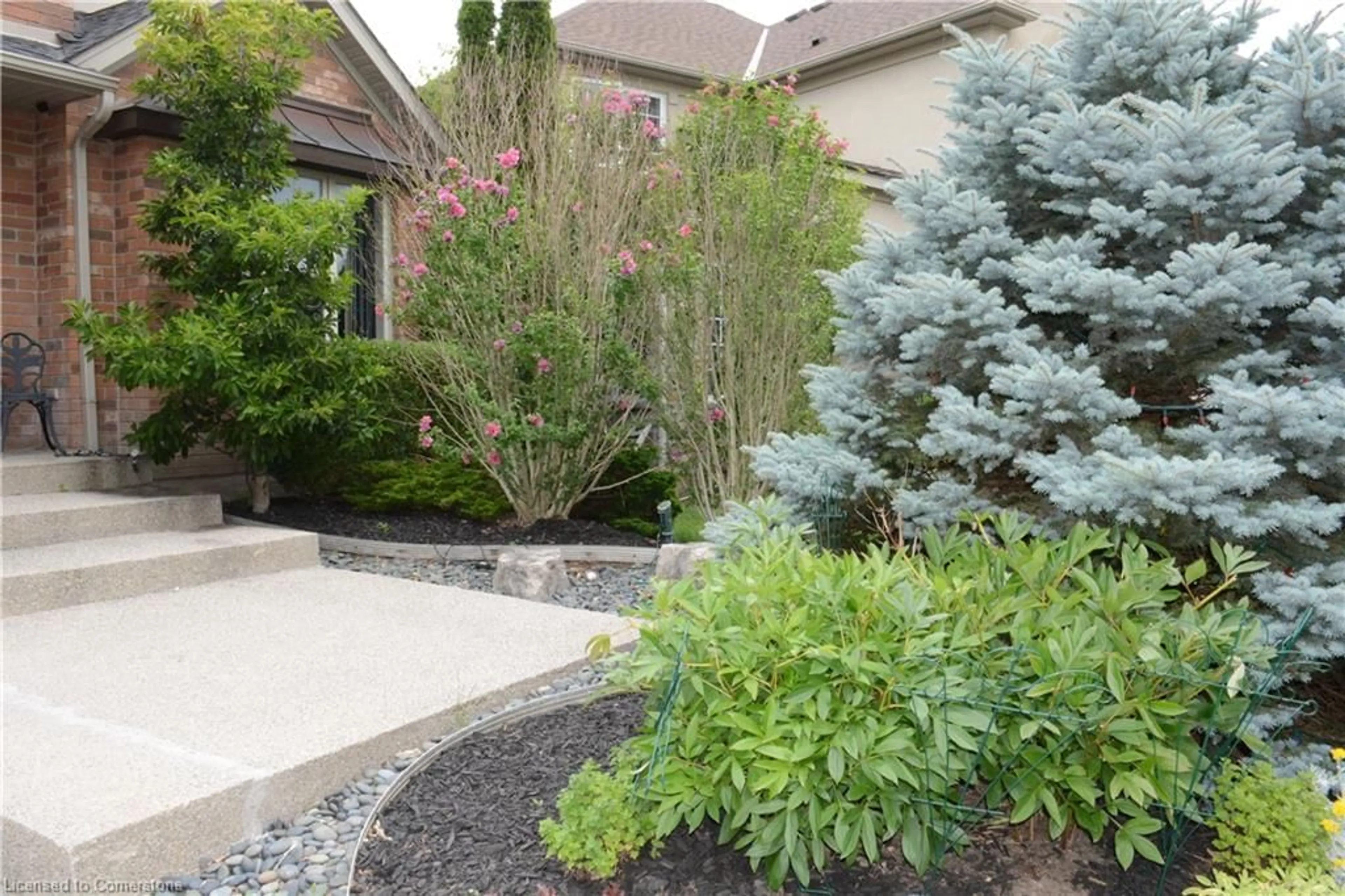 Patio, street for 862 Creekside Dr, Waterloo Ontario N2V 2S7