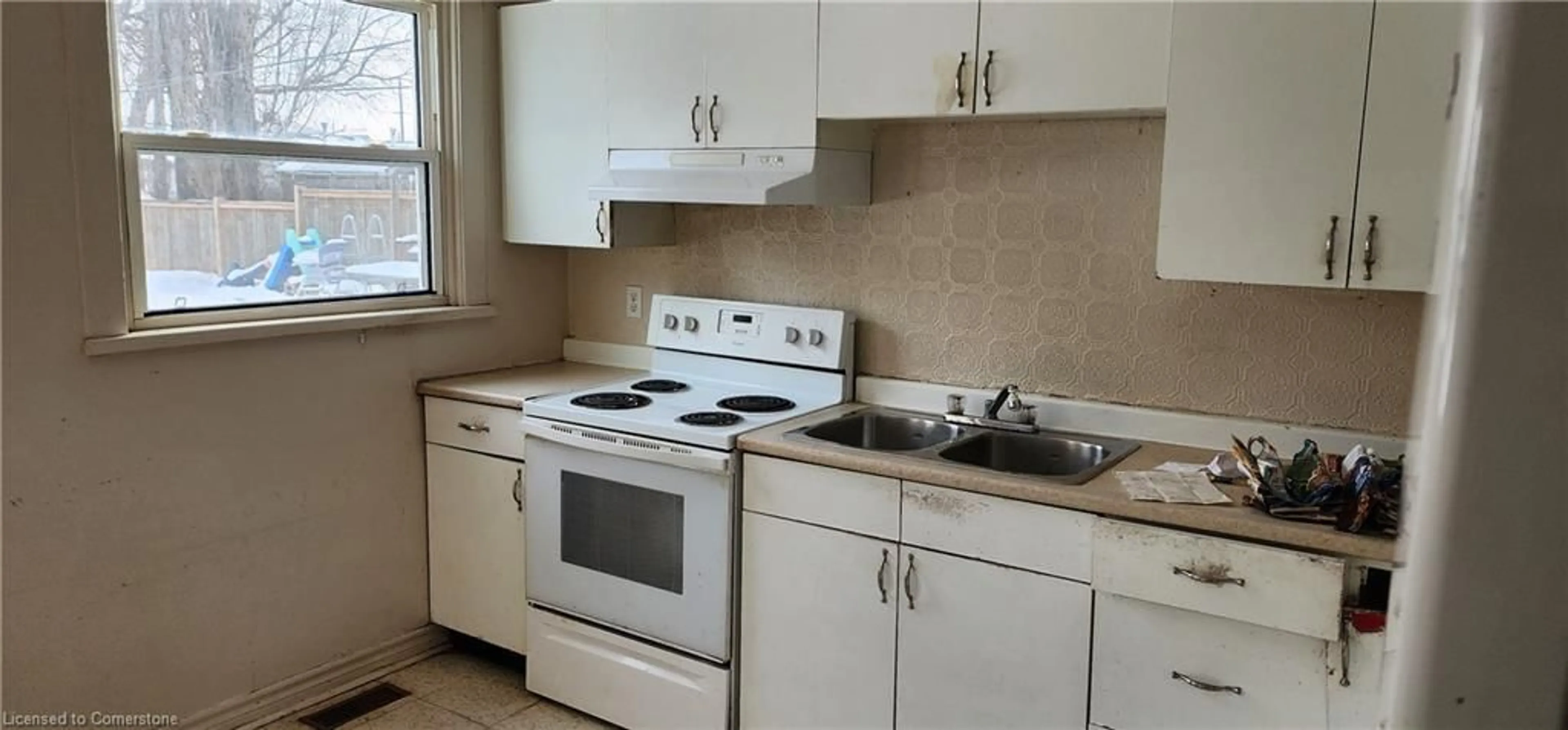 Standard kitchen, unknown for 108 Niagara St, Hamilton Ontario L8L 6A7