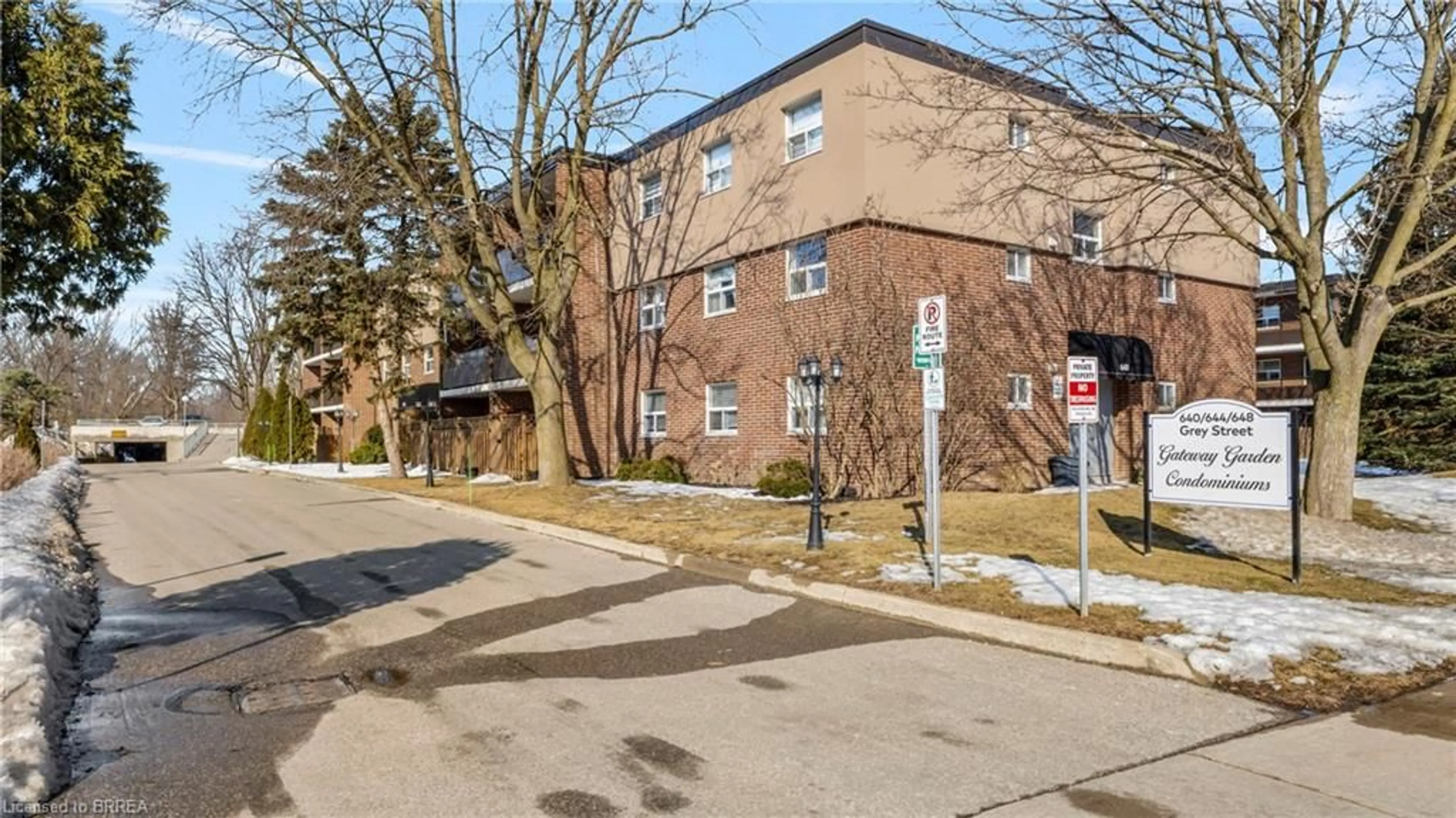 Patio, street for 640 Grey St #203, Brantford Ontario N3S 4Y3