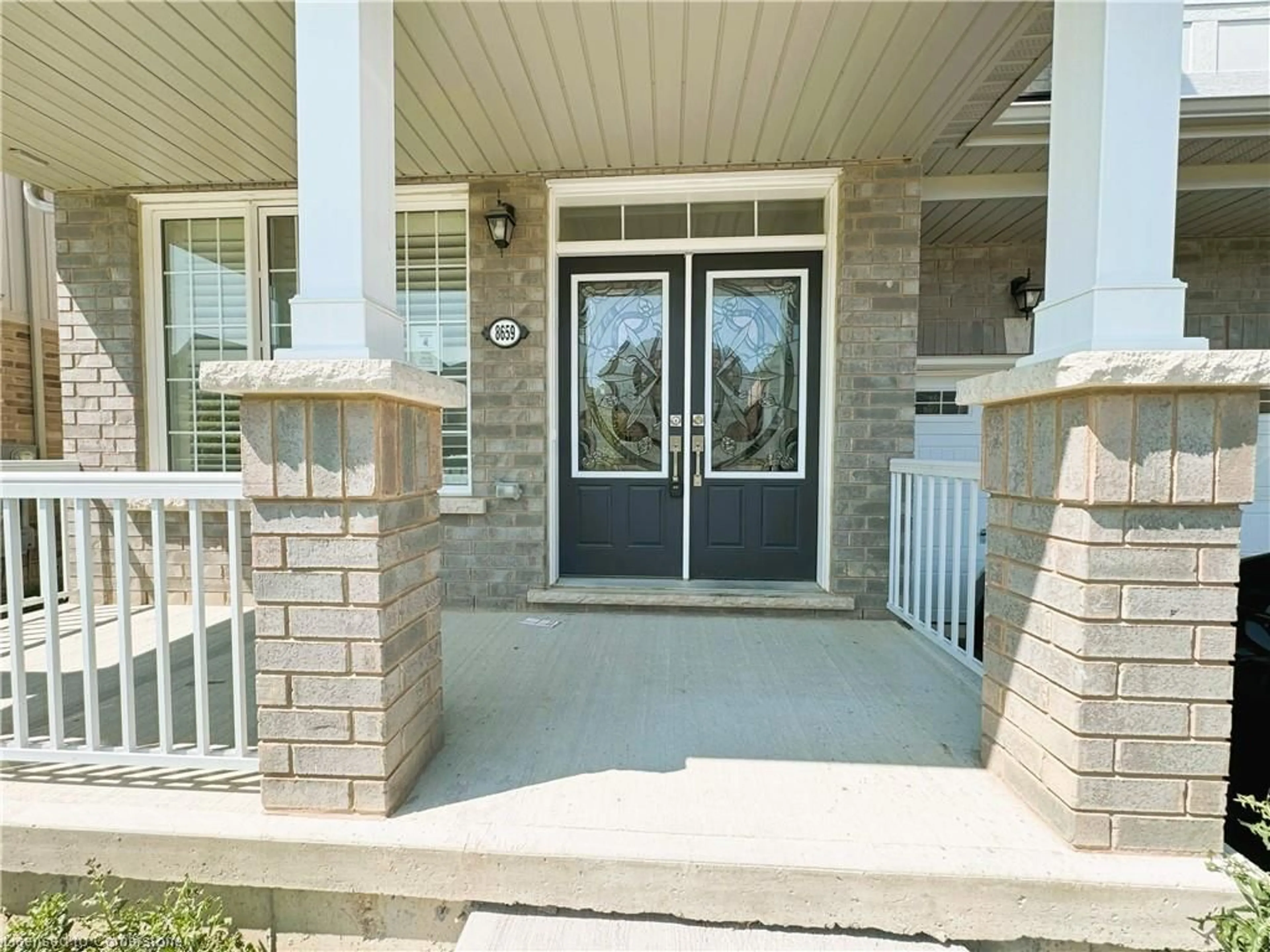 Indoor entryway for 8659 Chickory Trail, Niagara Falls Ontario L2H 3S5