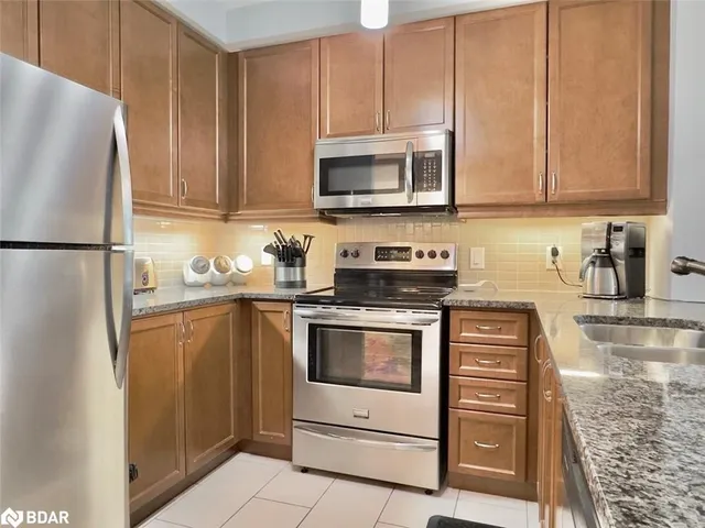 Additional property image - 100 John St Unit 403