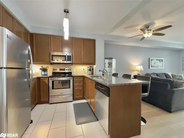 Additional property image - 100 John St Unit 403