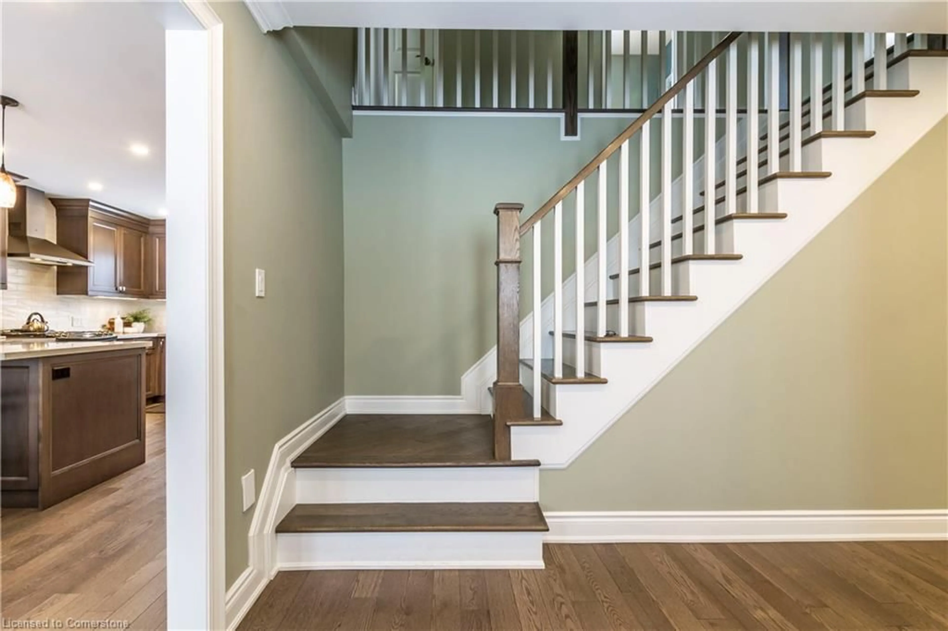 Stairs for 2502 Woburn Cres, Oakville Ontario L6L 5E9