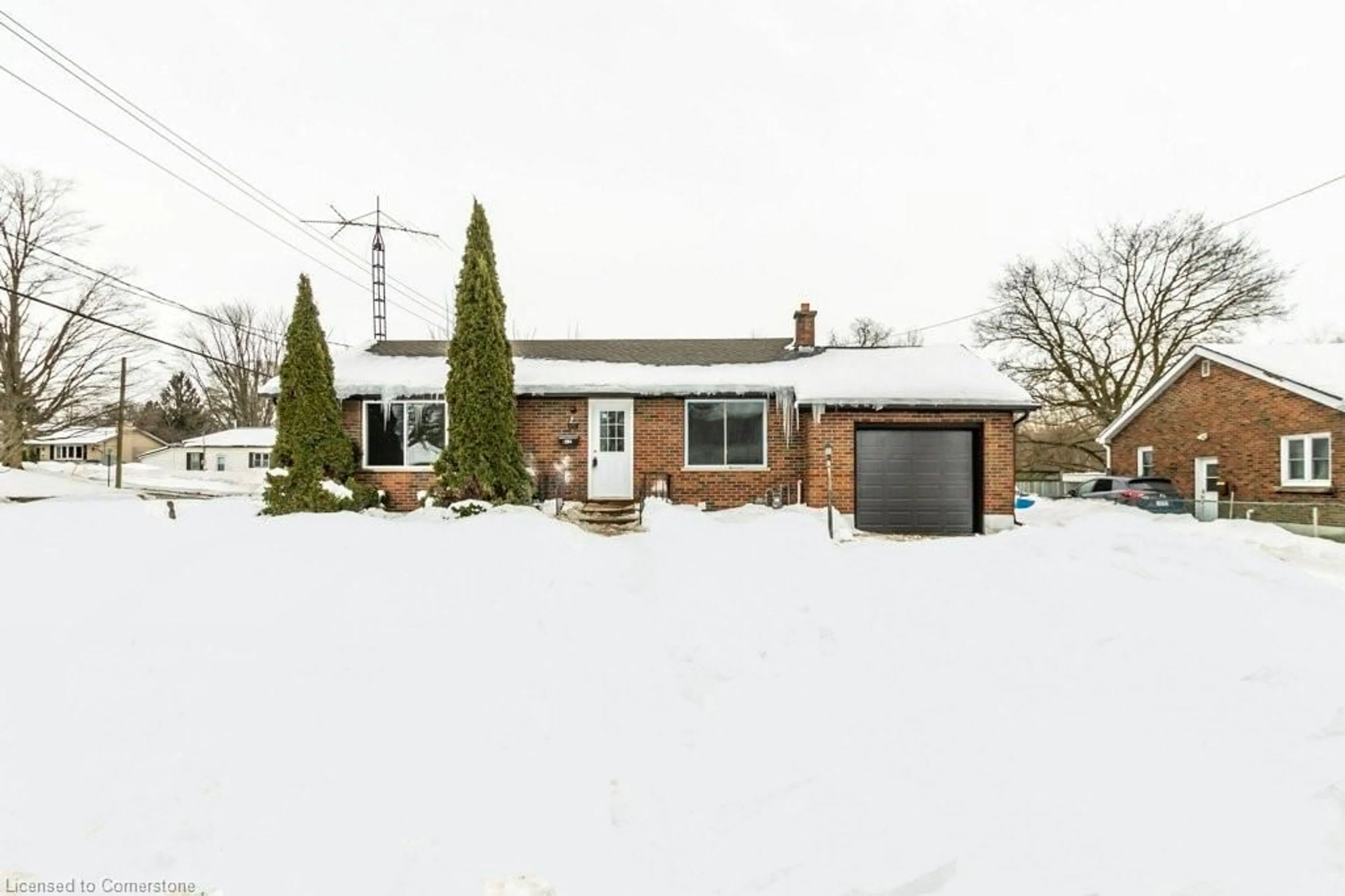 A pic from outside/outdoor area/front of a property/back of a property/a pic from drone, street for 266 Fifth Ave, Woodstock Ontario N4S 2G1