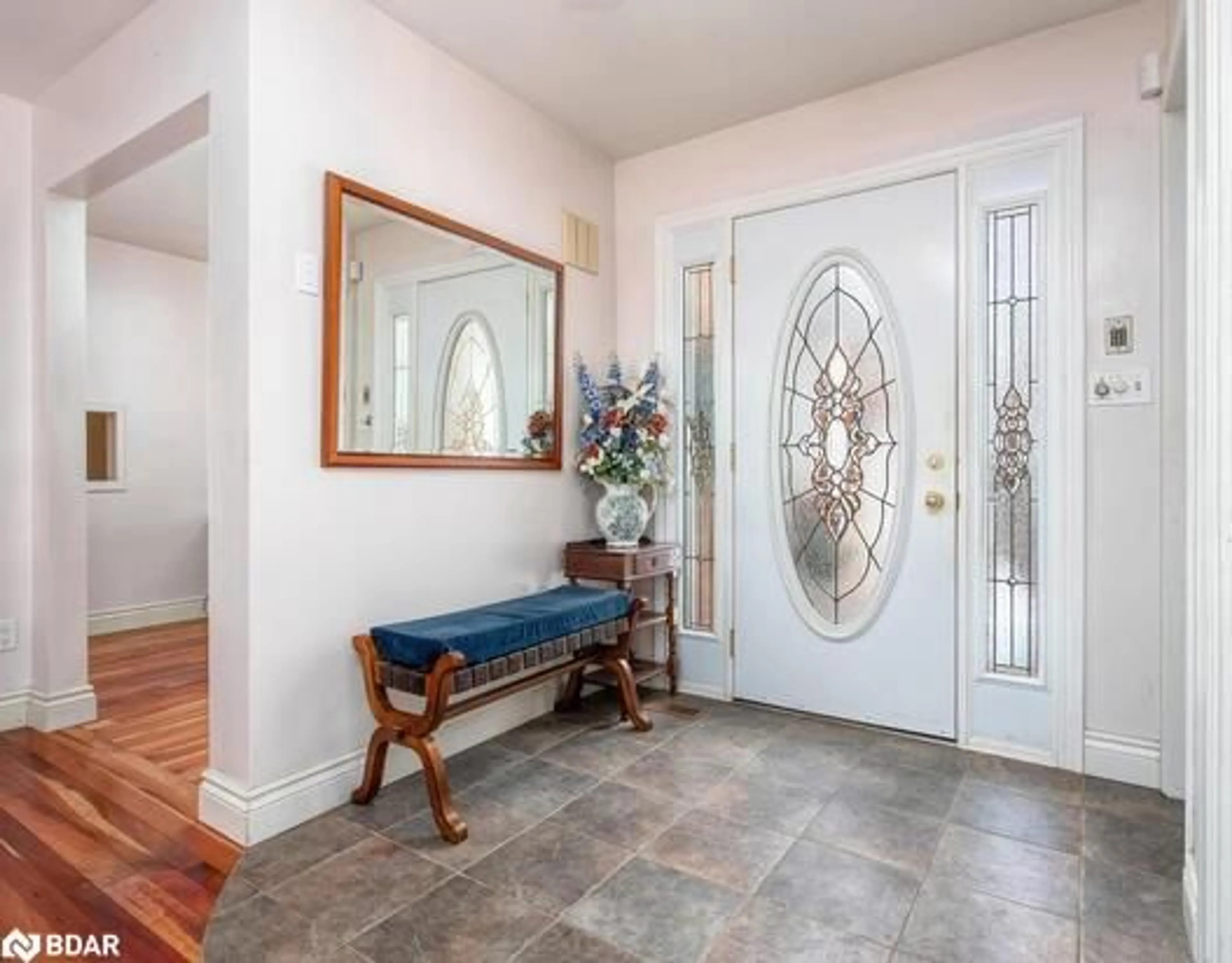 Indoor entryway for 675 Athol St, Fergus Ontario N1M 3H1