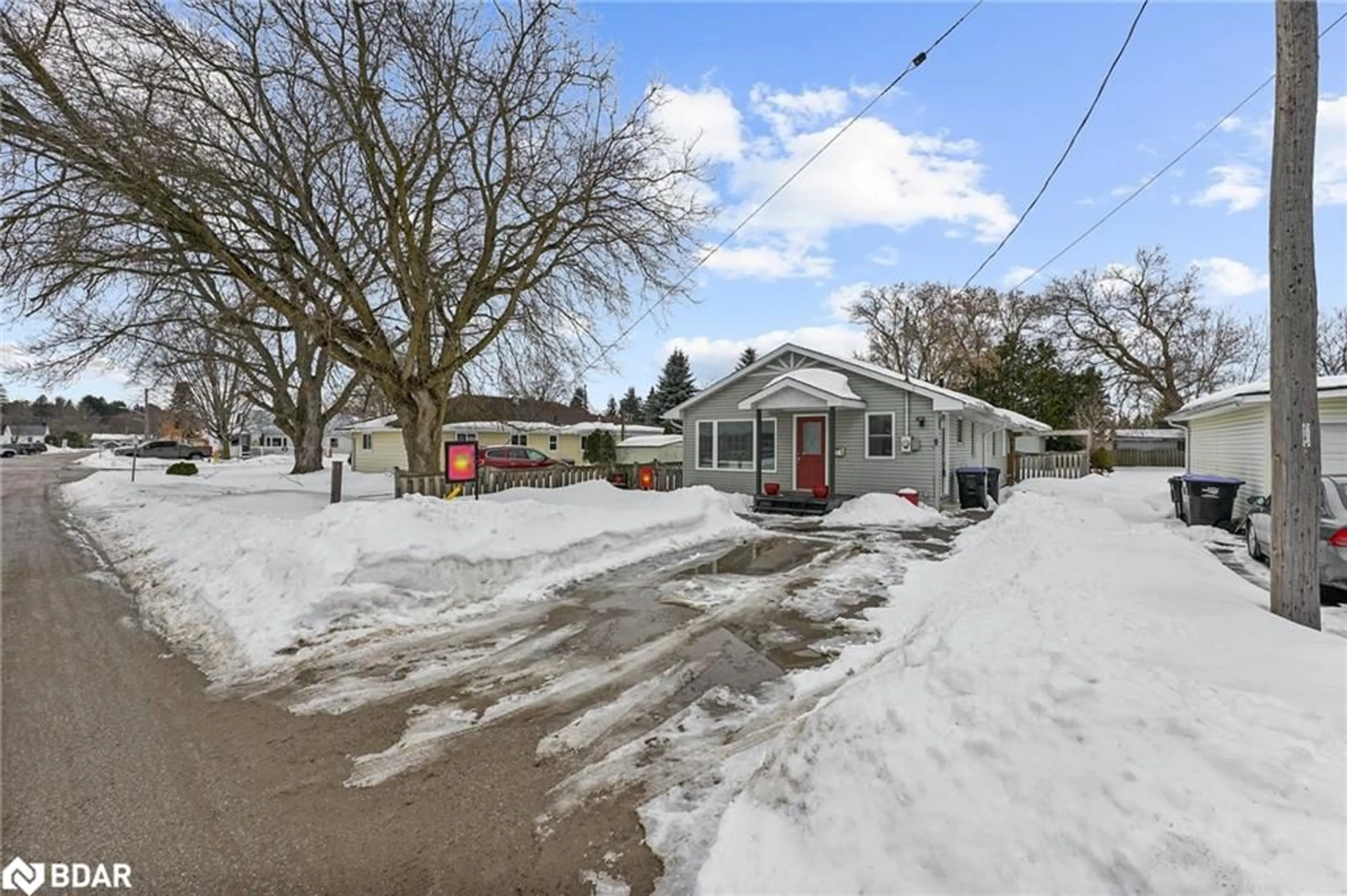 A pic from outside/outdoor area/front of a property/back of a property/a pic from drone, street for 107 Sydenham St, Angus Ontario L0M 1B0