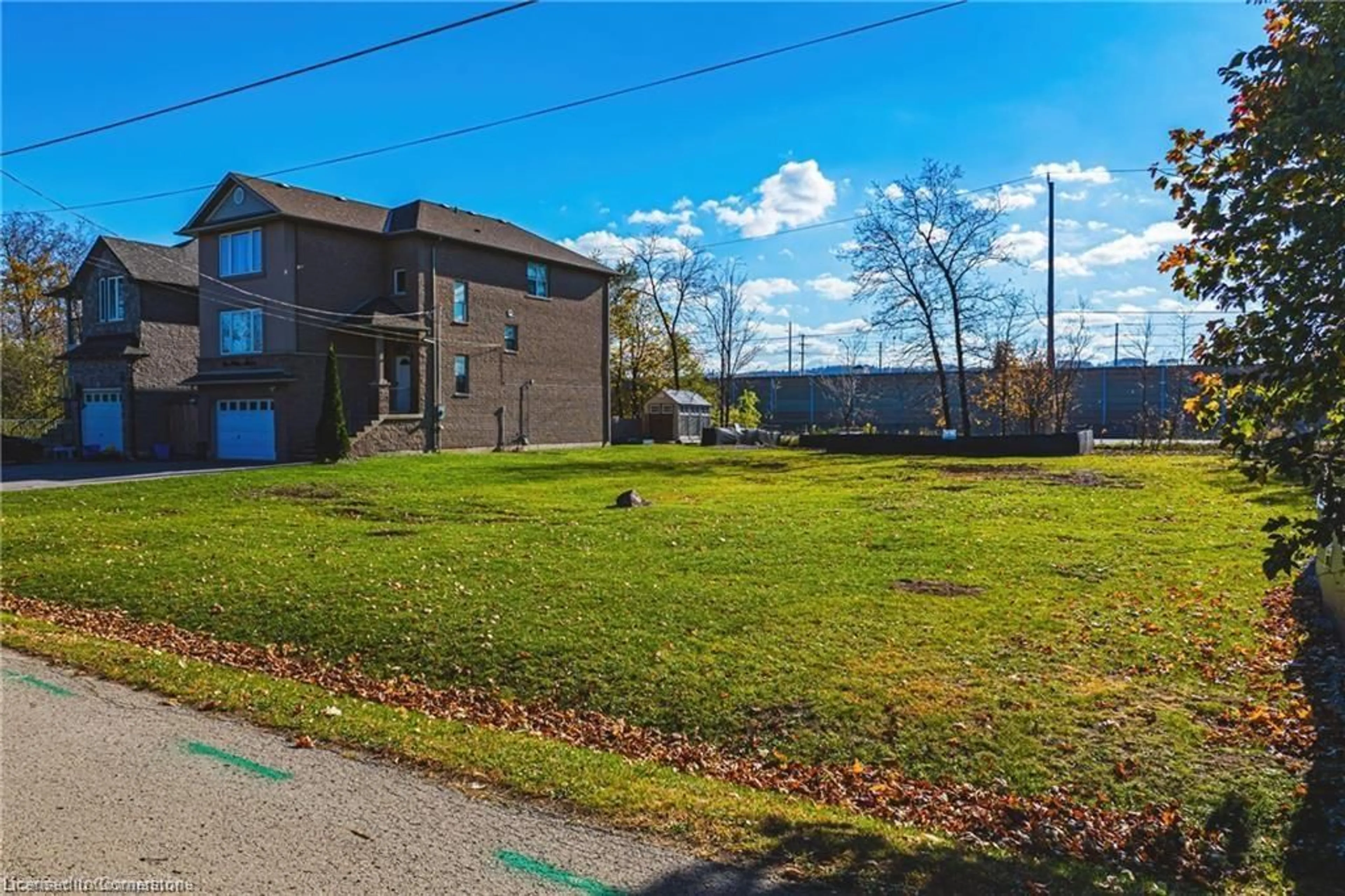 A pic from outside/outdoor area/front of a property/back of a property/a pic from drone, building for 5 Trillium Ave, Stoney Creek Ontario L8E 5E1