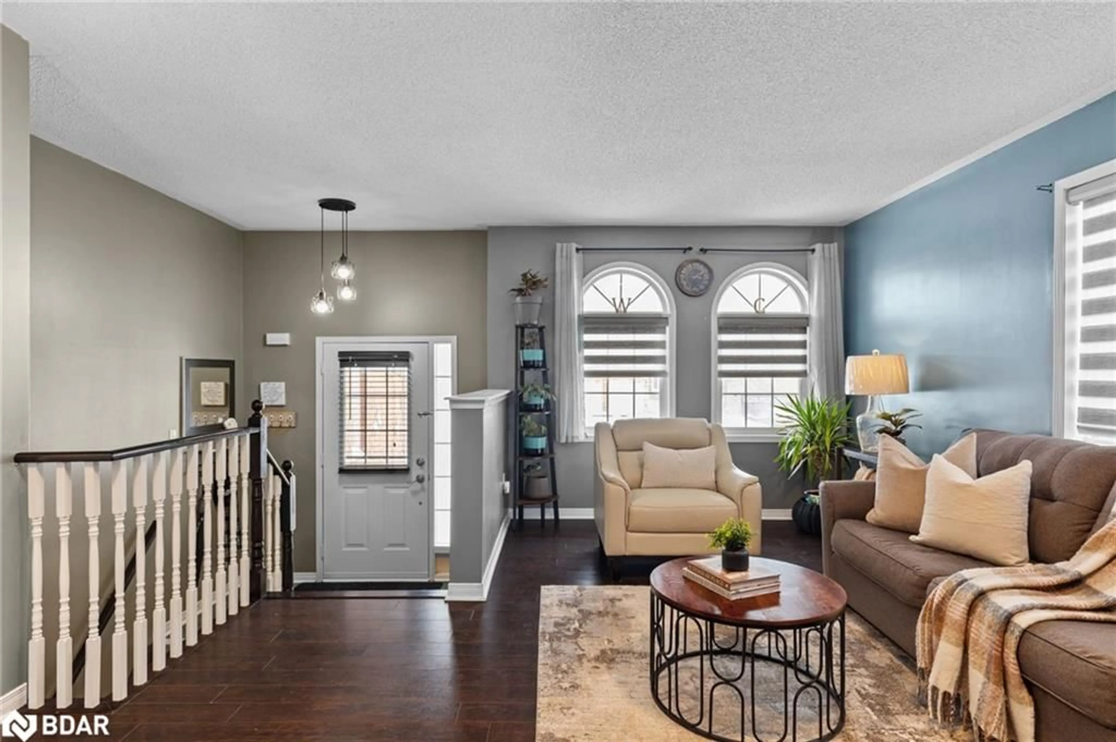 Living room with furniture, unknown for 21 Ruffet Dr, Barrie Ontario L4N 0P1