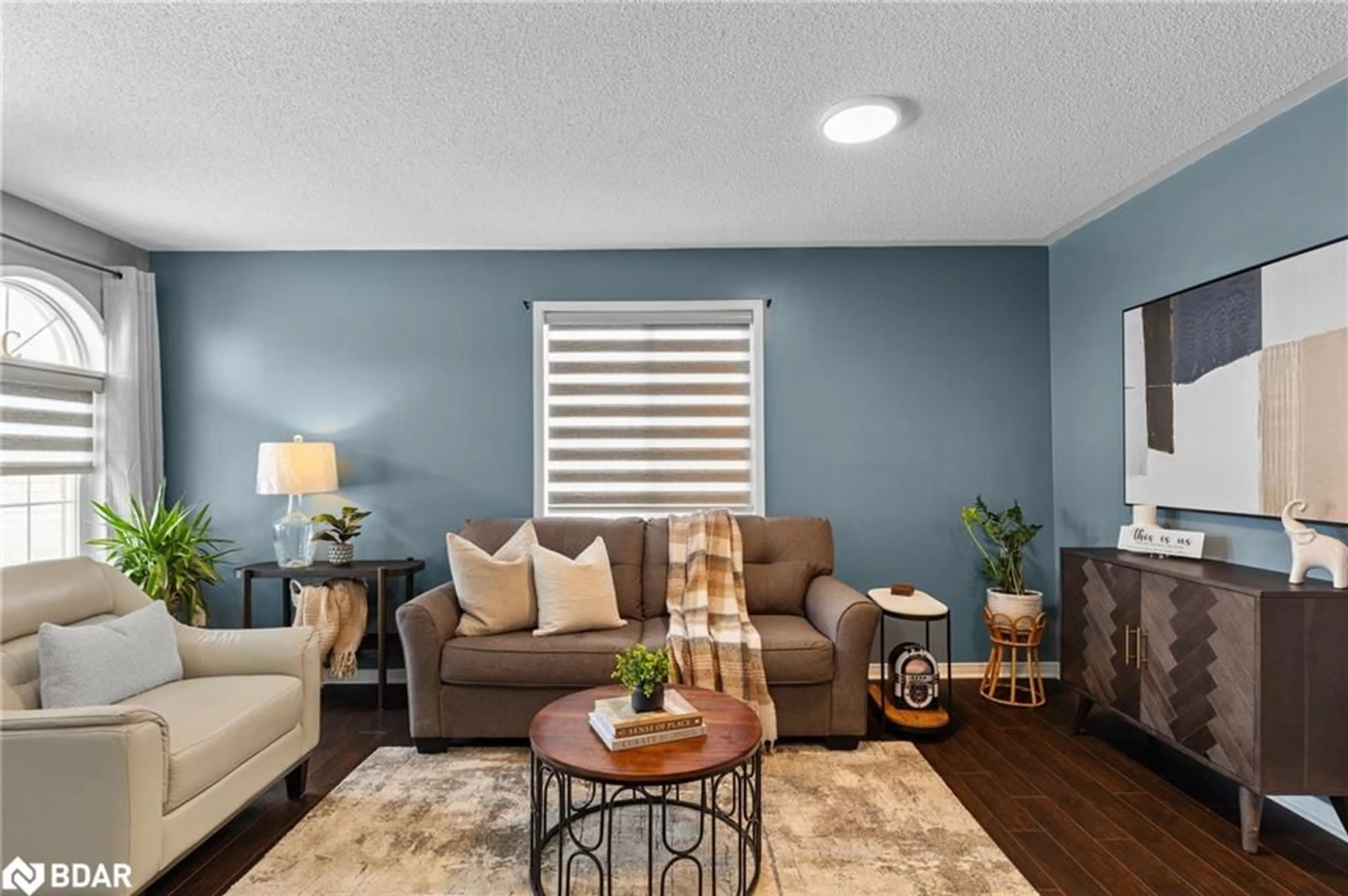 Living room with furniture, unknown for 21 Ruffet Dr, Barrie Ontario L4N 0P1