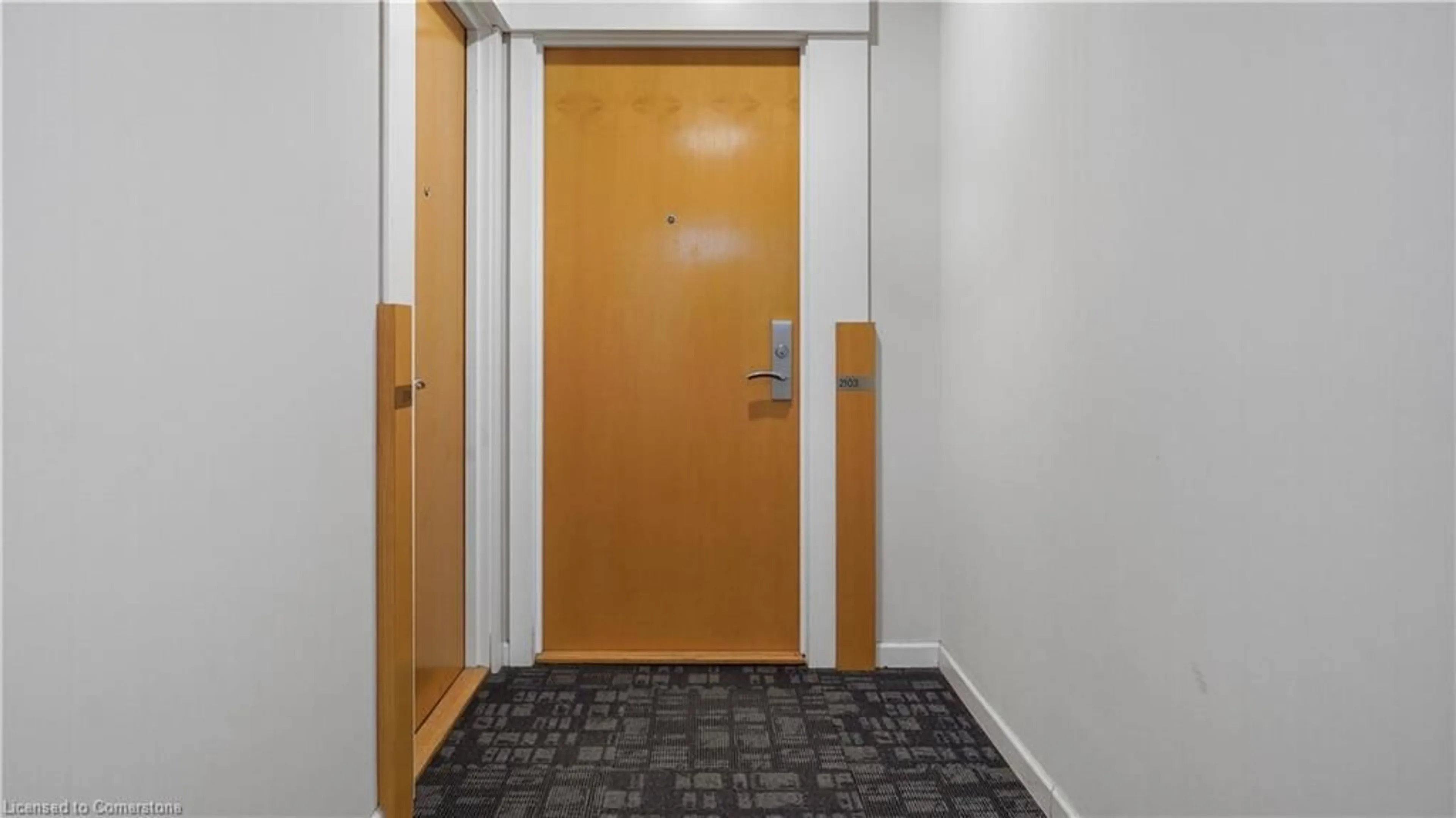 Indoor foyer for 375 King St #2103, Toronto Ontario M5V 1K5