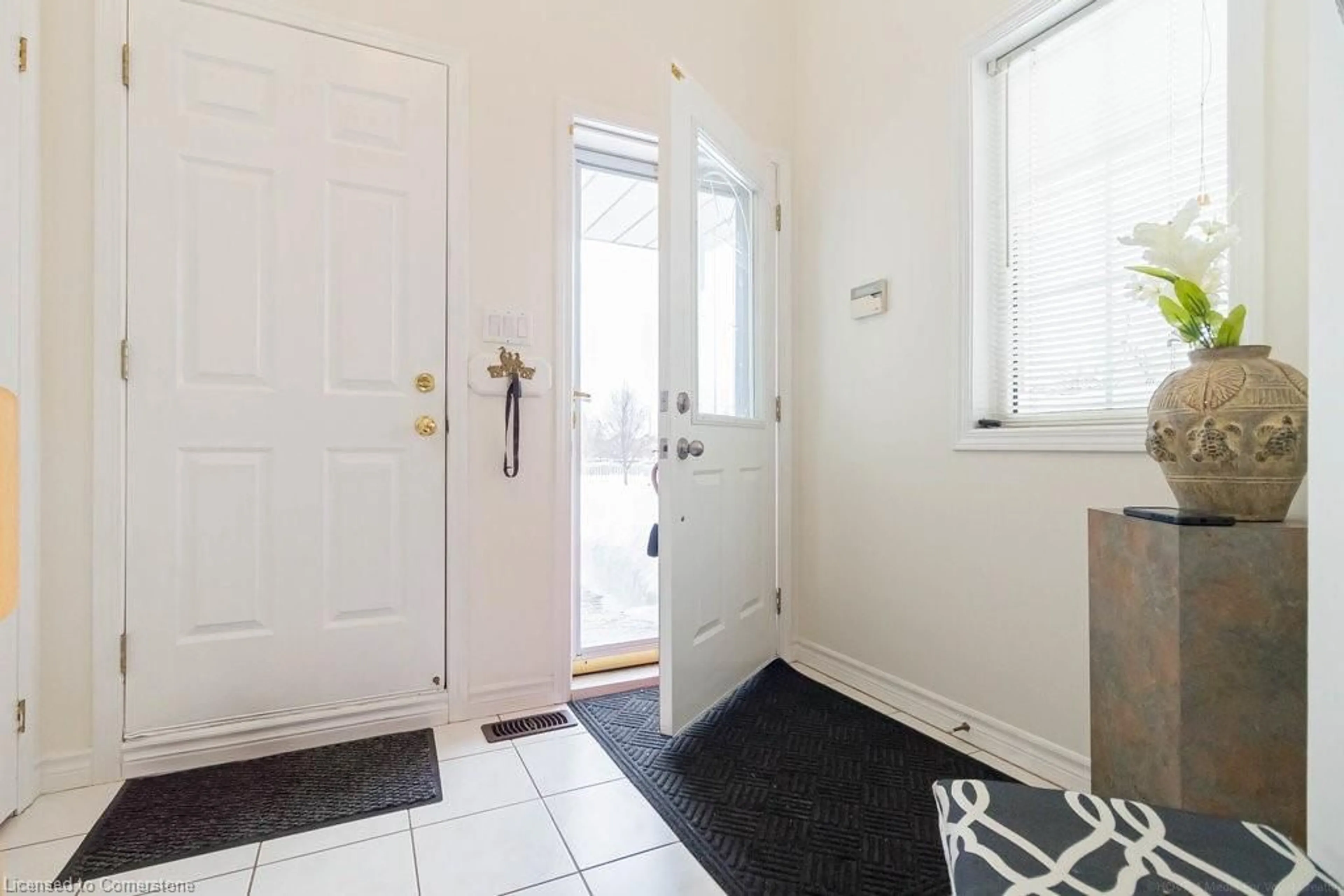 Indoor entryway for 3 Dalrymple Dr, Waterdown Ontario L8B 0P6