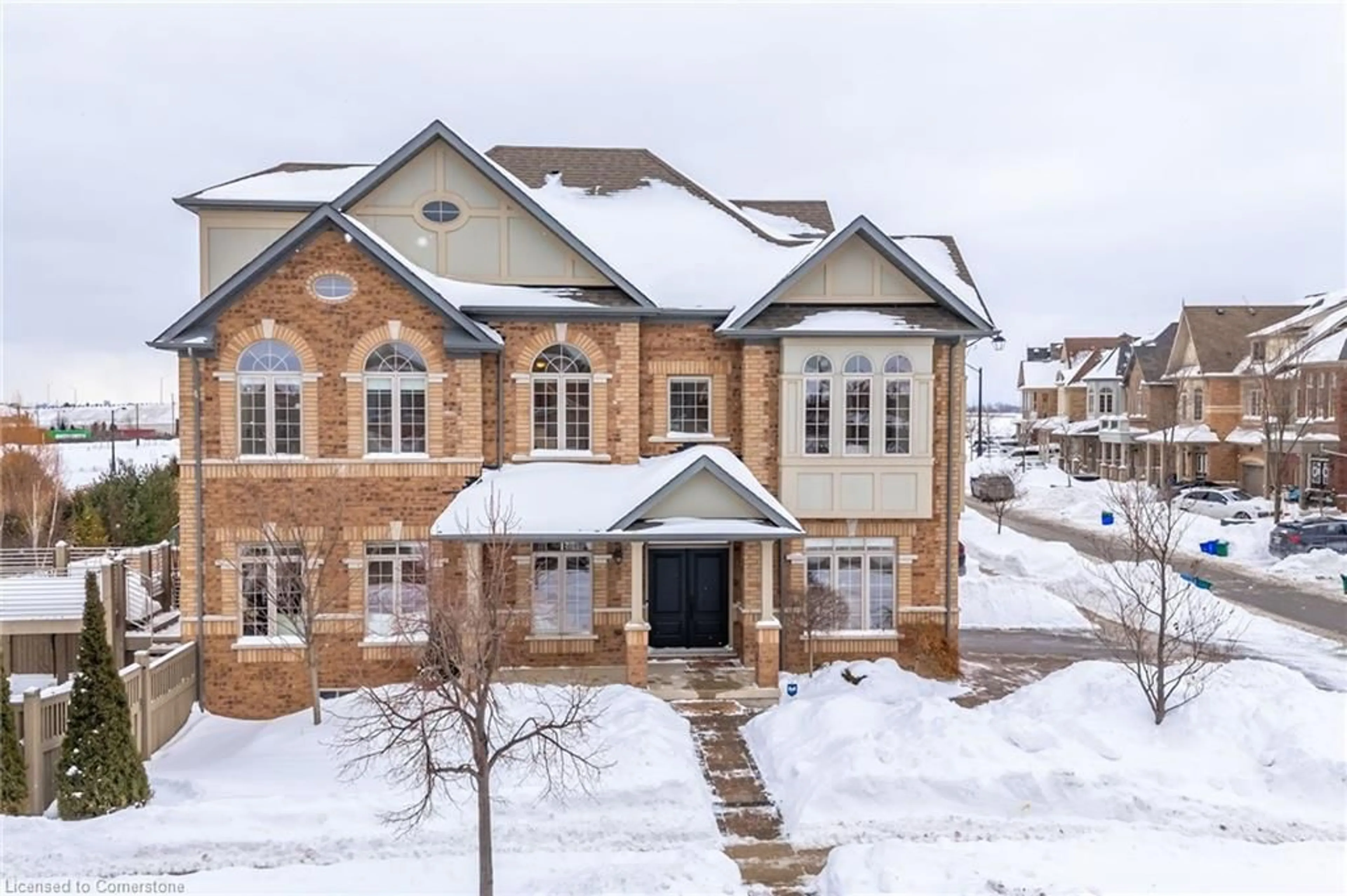 A pic from outside/outdoor area/front of a property/back of a property/a pic from drone, street for 67 Hopewell St, Kleinburg Ontario L4H 3Y2