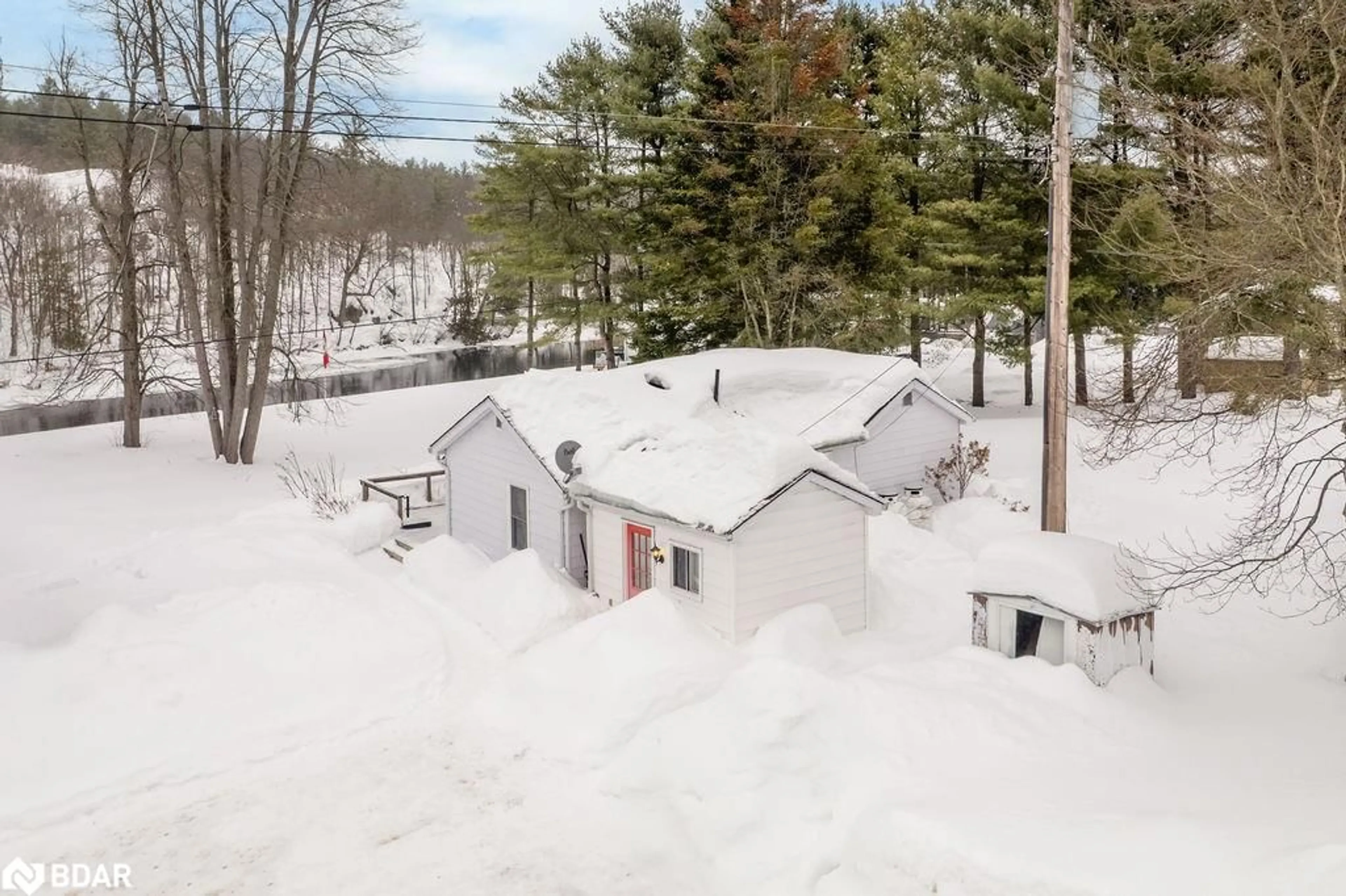 A pic from outside/outdoor area/front of a property/back of a property/a pic from drone, unknown for 3004 Moynes Road Rd, Washago Ontario L0K 2B0